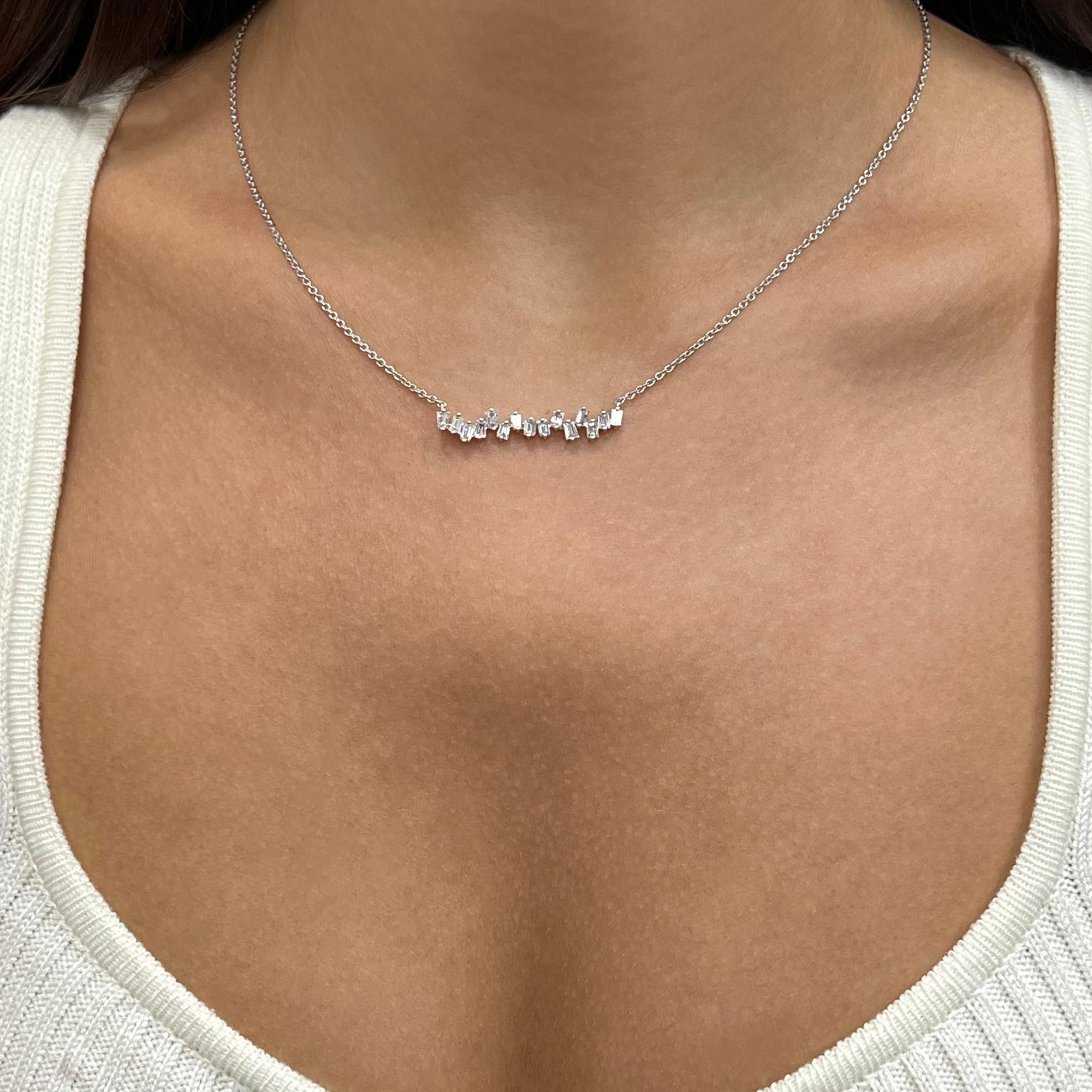 Donna Rachel Koen 1.00Cttw Baguette Cut Diamond Cluster Collana in oro bianco 18K in vendita
