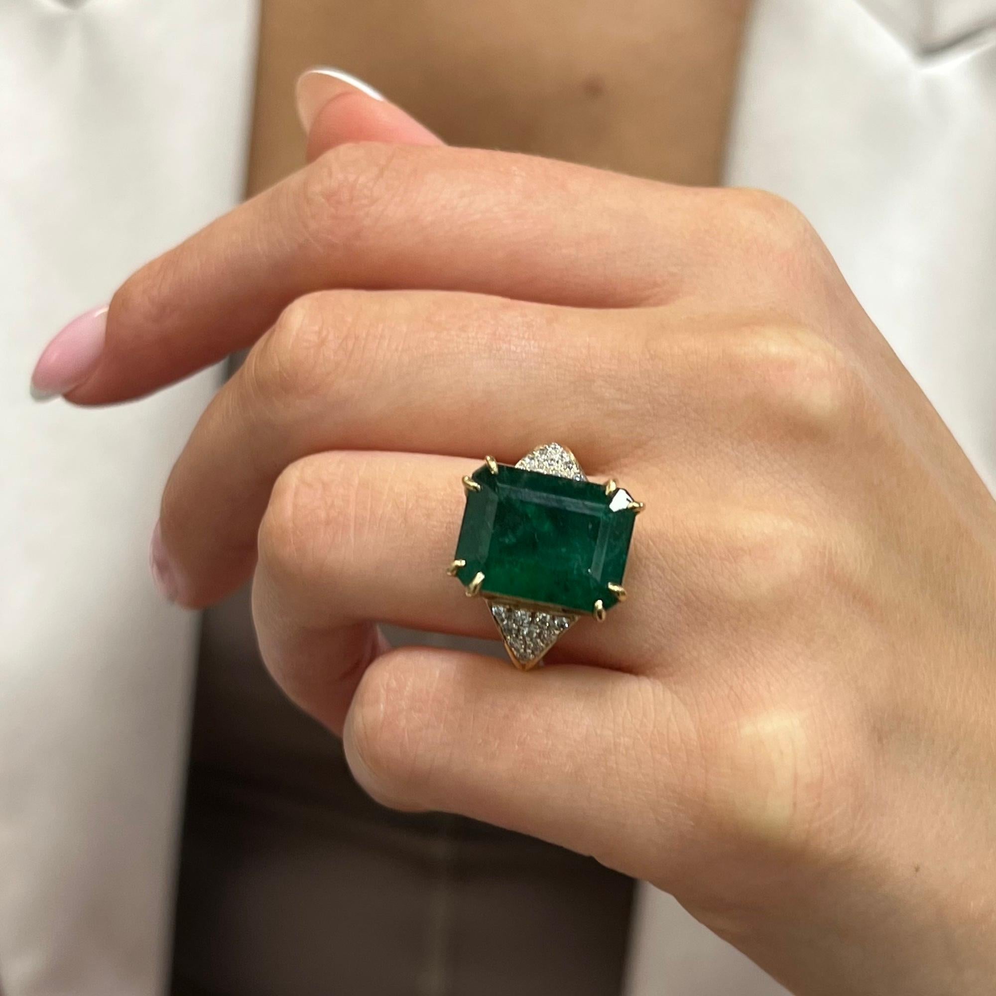 Rachel Koen 11.06Cttw Emerald & 0.20Cttw Diamond Cocktail Ring 18K Yellow Gold In Excellent Condition For Sale In New York, NY