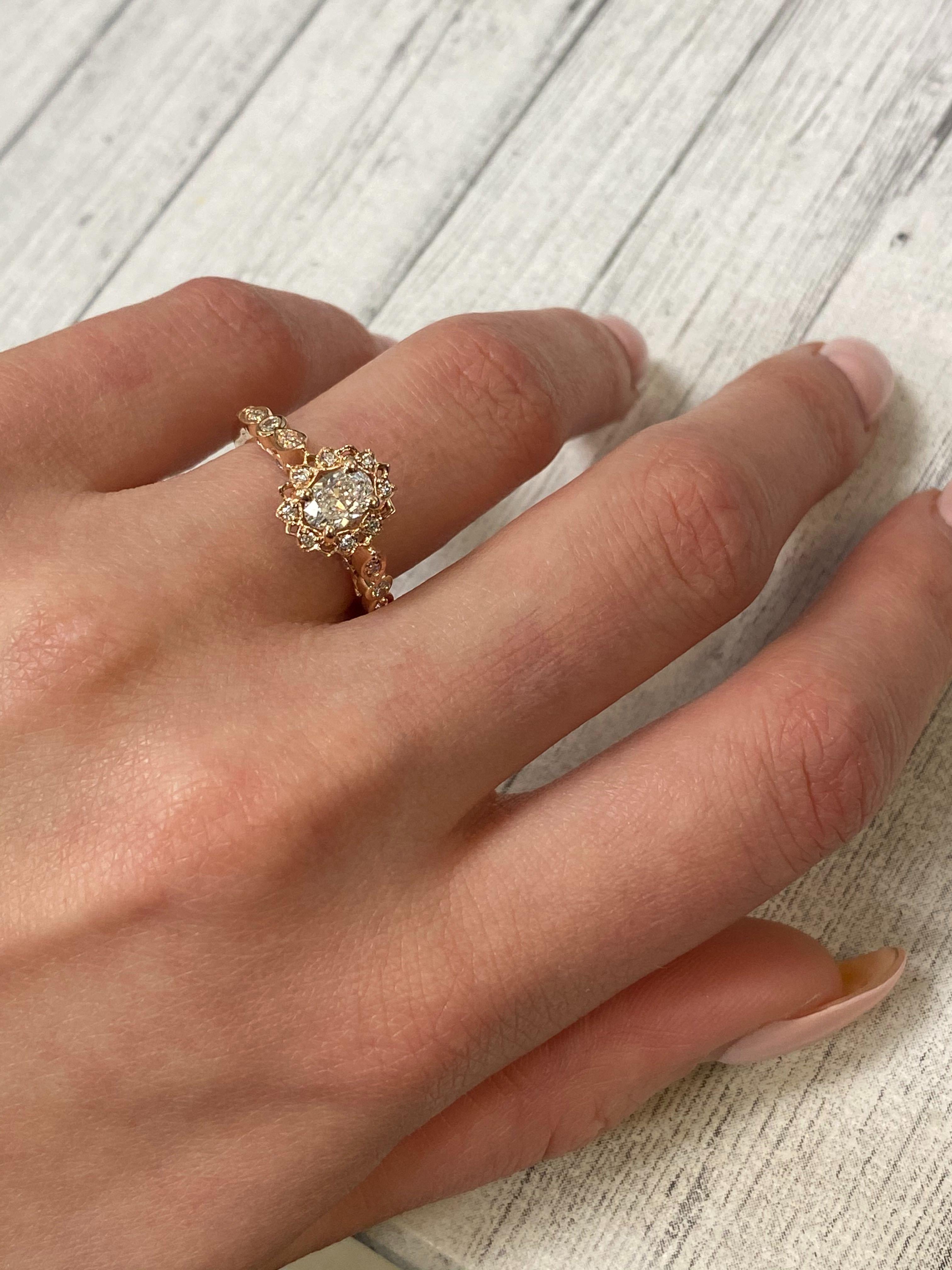 Rachel Koen Bague de fiançailles en or rose 14 carats avec halo de diamants ovales 0,75 carat en vente 2