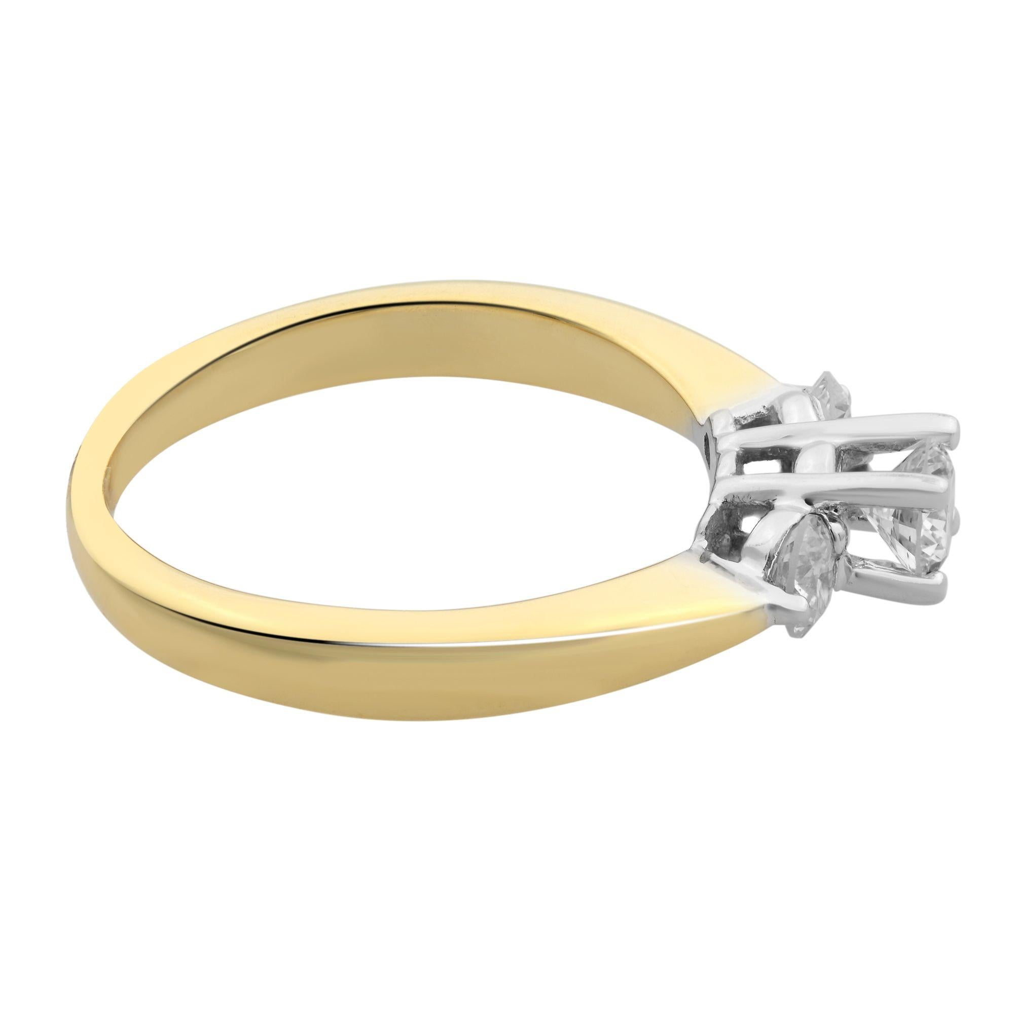 Taille ronde Rachel Koen, bague en or jaune et blanc 14 carats à trois pierres et diamants 0,40 carat en vente