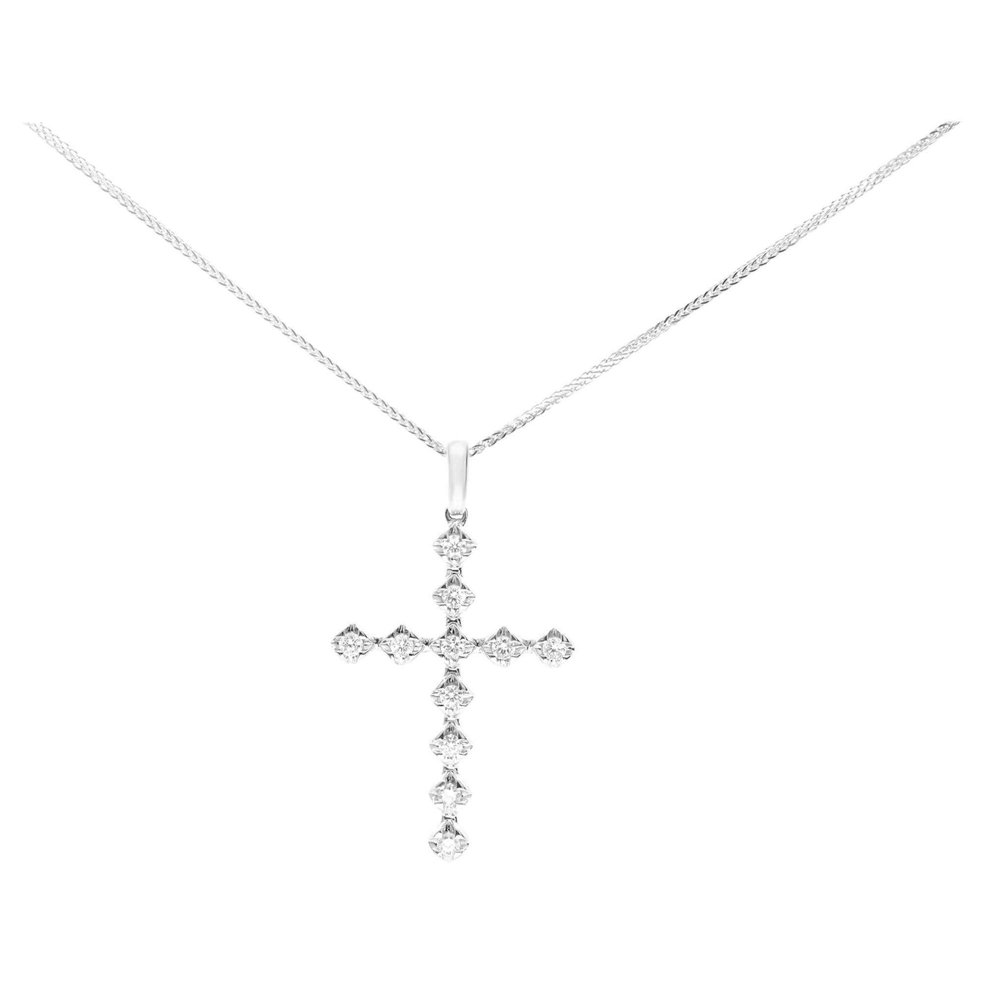 Pendentif croix Rachel Koen en or blanc 14 carats et diamants 0,37 carat en vente