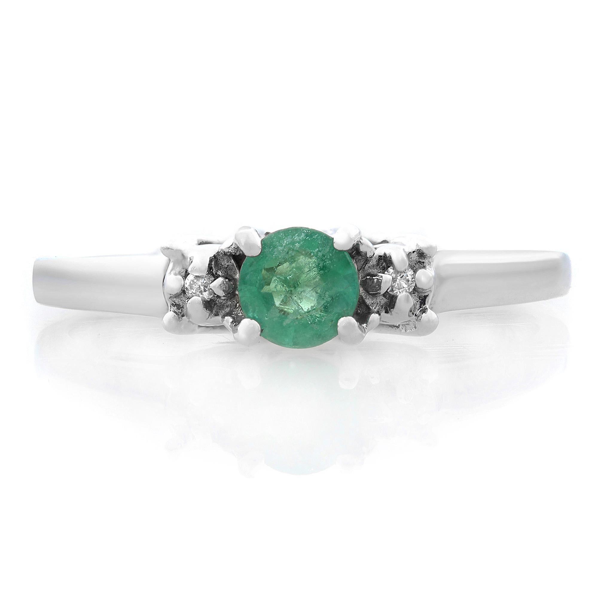 Modern Rachel Koen 14K White Gold Emerald 0.25cttw Diamond 0.02cttw Ladies Ring SZ7 For Sale