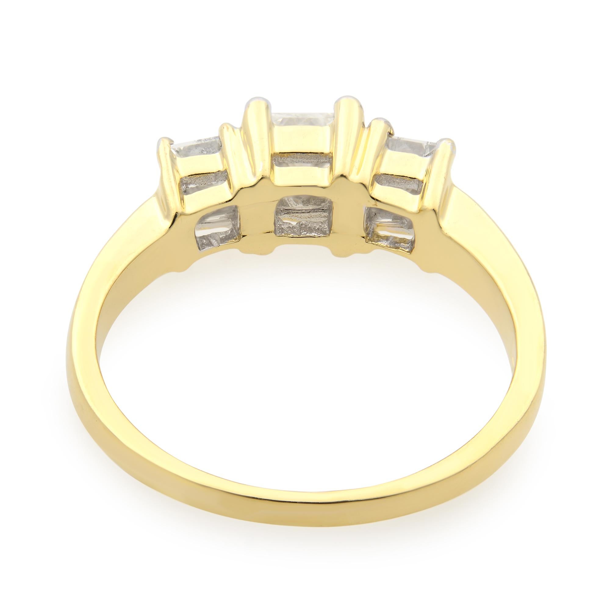 Modern Rachel Koen 14K Yellow Gold Princess Cut Three Stone Engagement Ring 1.00cttw For Sale