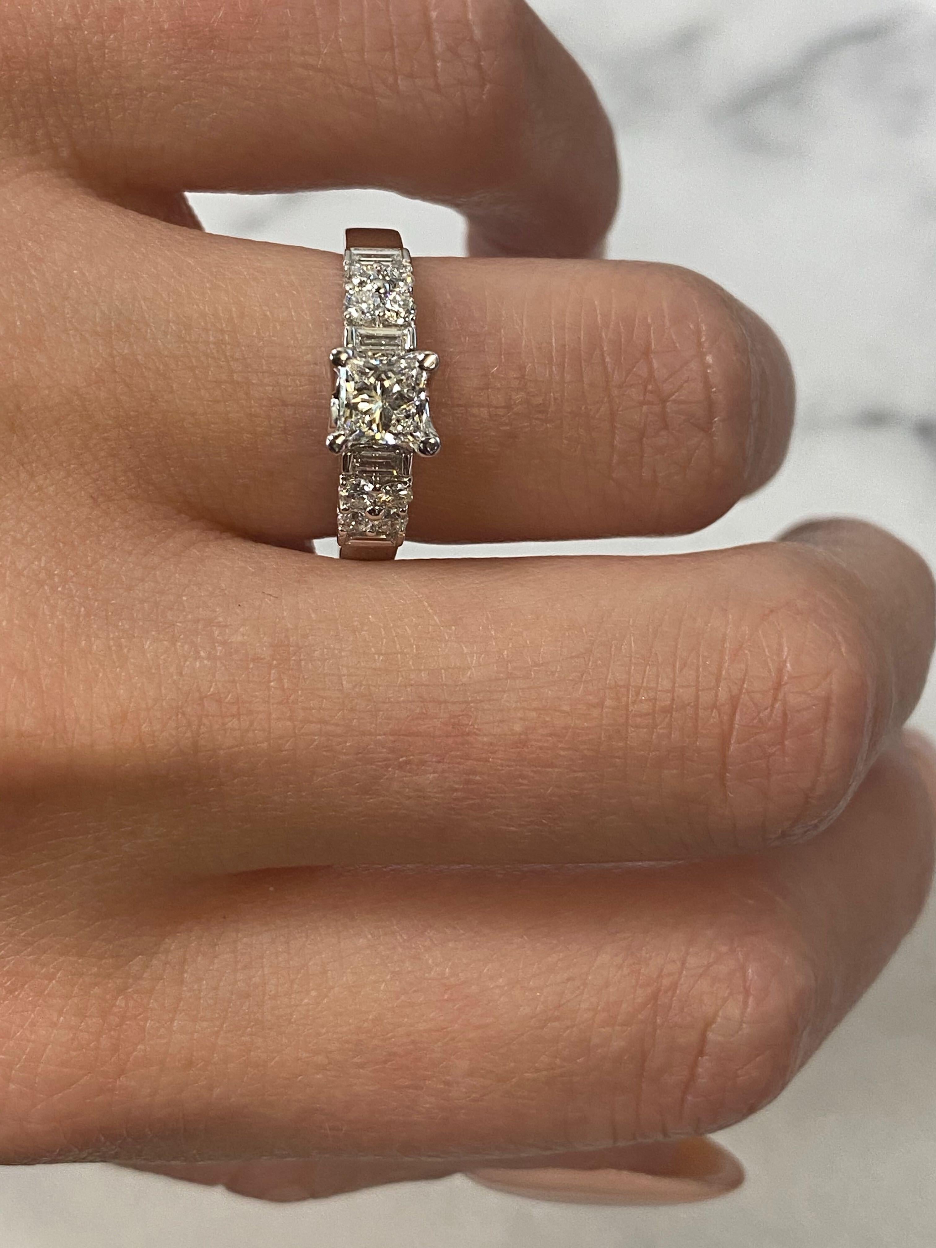 Women's Rachel Koen 18 Karat White Gold Princess Cut Diamond Engagement Ring 1.00 Carat For Sale
