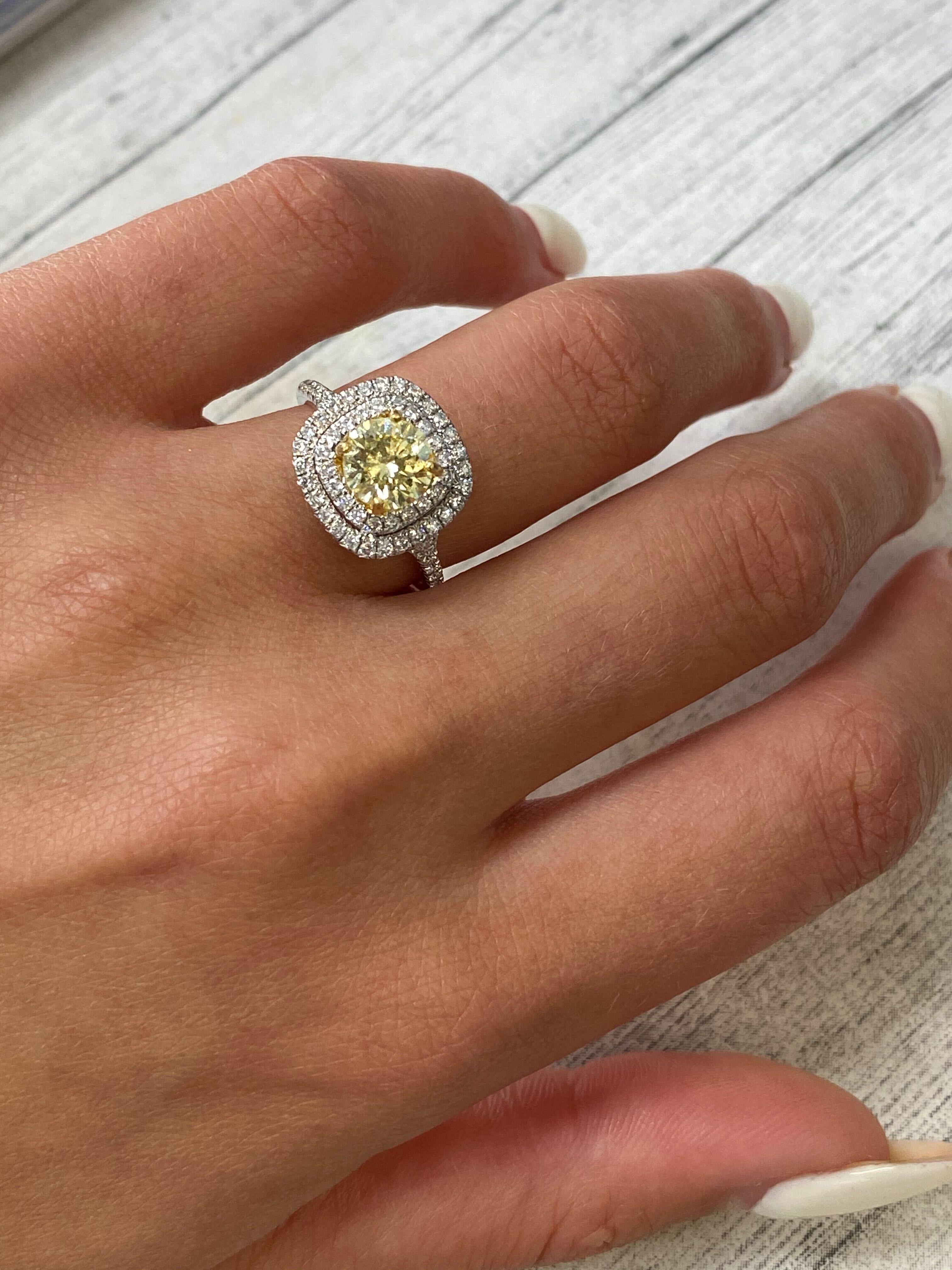 Rachel Koen 18 Karat White Gold Round Cut Fancy Yellow Diamond Ring 1.13 Carat For Sale 3