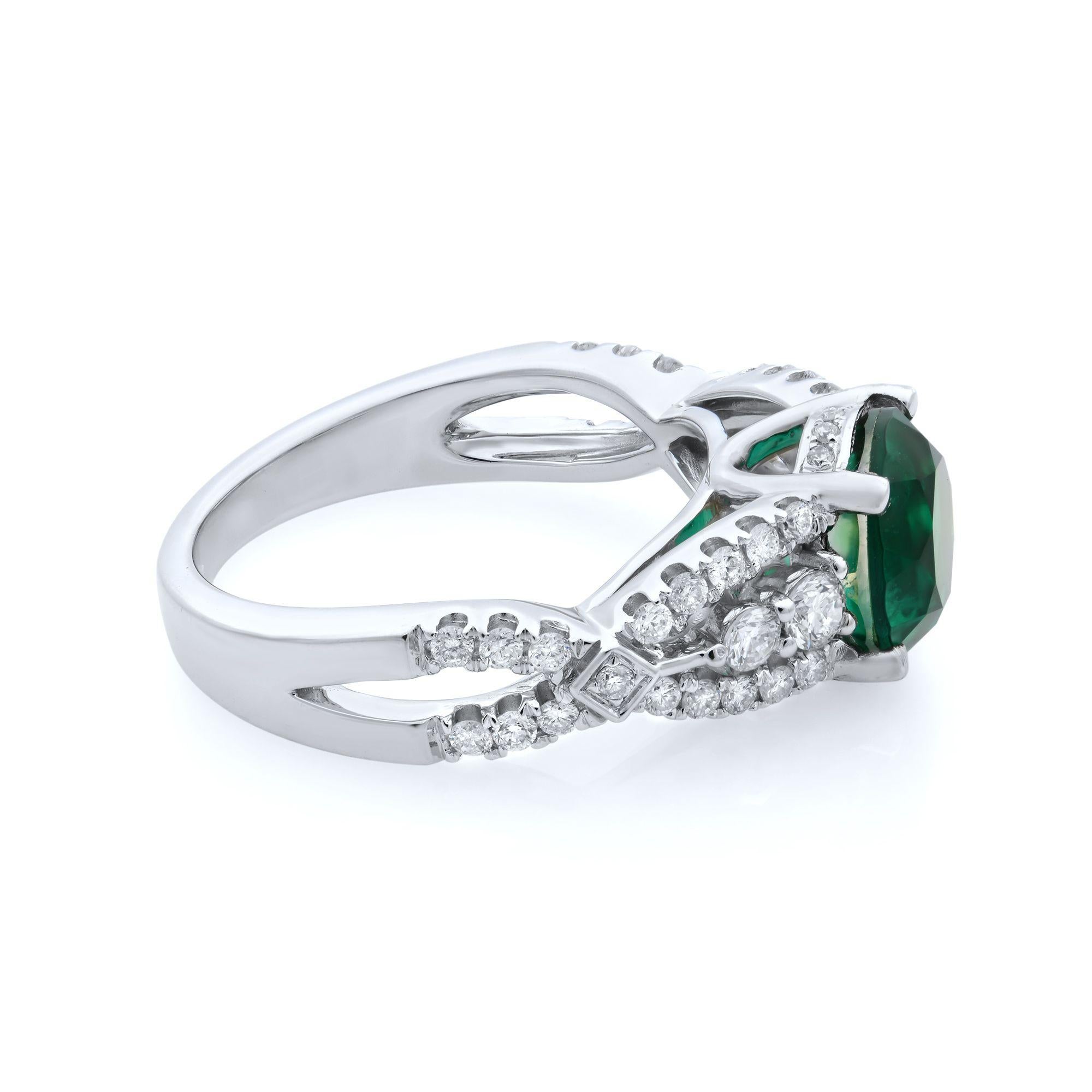 Rachel Koen Verlobungsring aus 18 Karat Weißgold mit grünem Smaragd und Diamant im Zustand „Hervorragend“ im Angebot in New York, NY