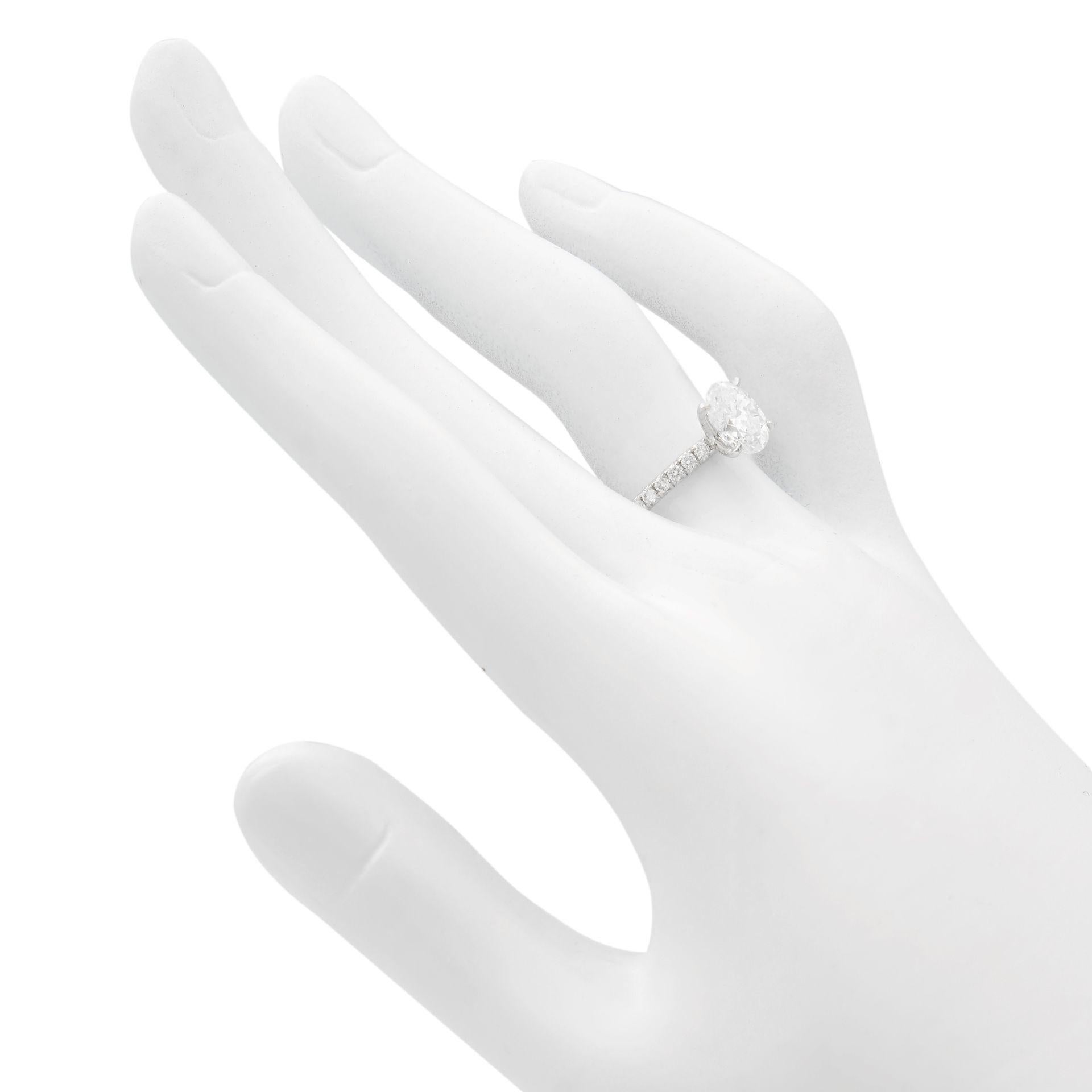 Modern Rachel Koen 18 Karat White Gold Oval Diamond Engagement Ring 1.50 Carat For Sale