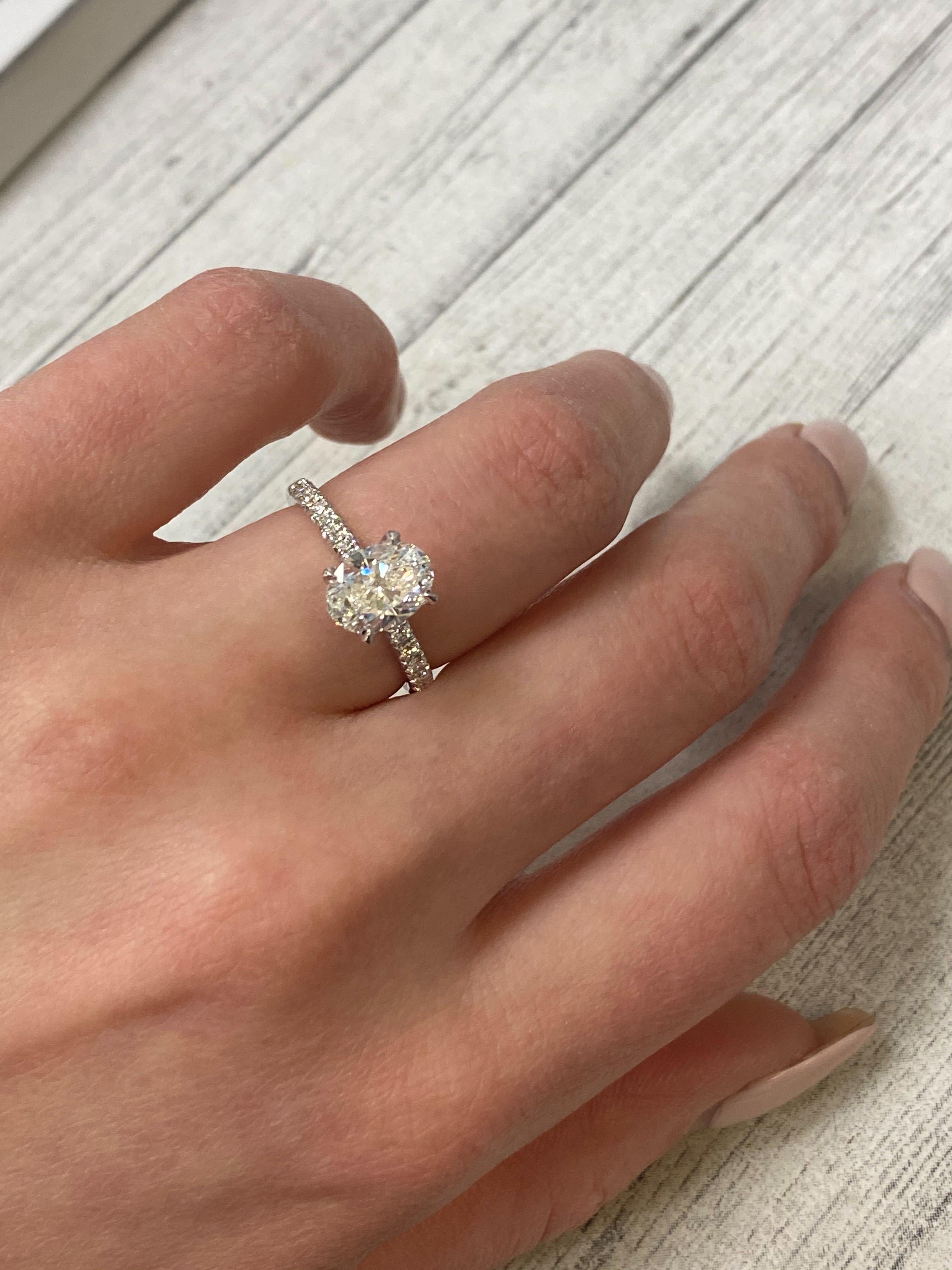 Oval Cut Rachel Koen 18 Karat White Gold Oval Diamond Engagement Ring 1.50 Carat For Sale