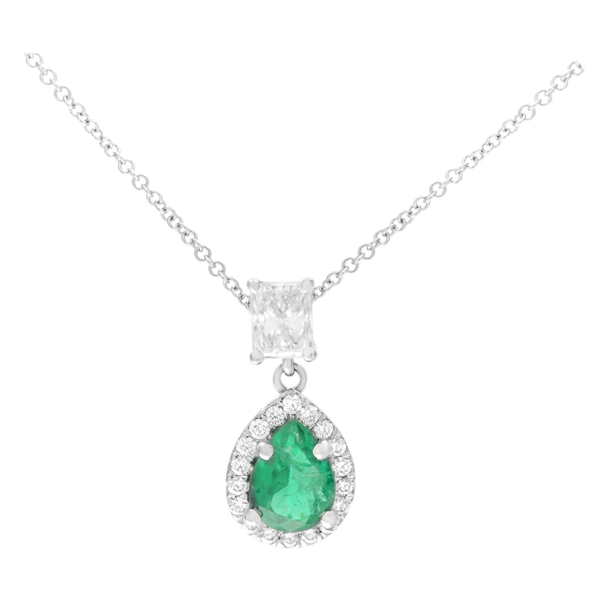 Rachel Koen 18k White Gold Pear Shape Green Emerald & Diamond Pendant Necklace For Sale