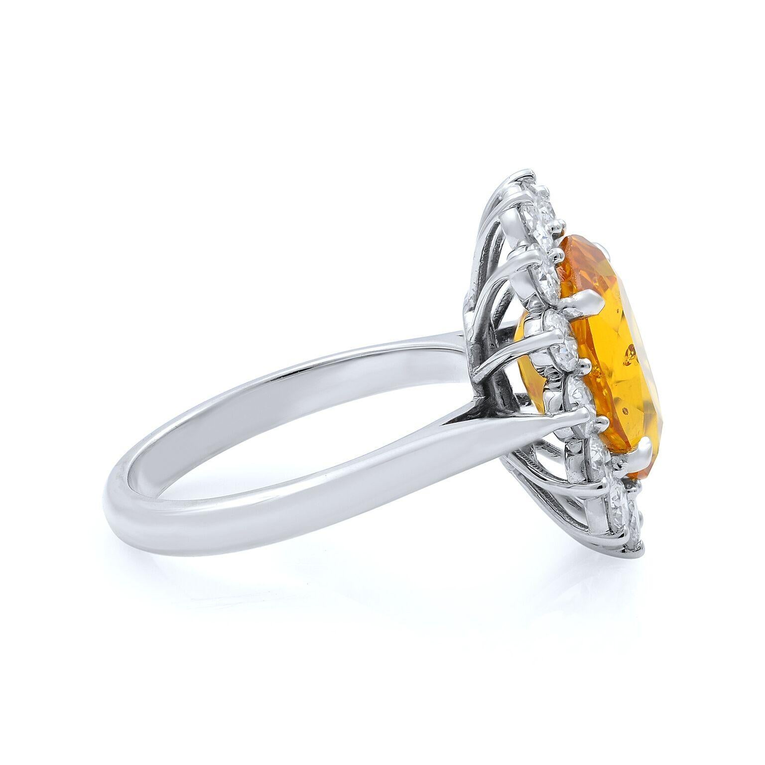 Modern Rachel Koen 18K White Gold Yellow Oval Sapphire and Diamonds Ring 5.46ct For Sale