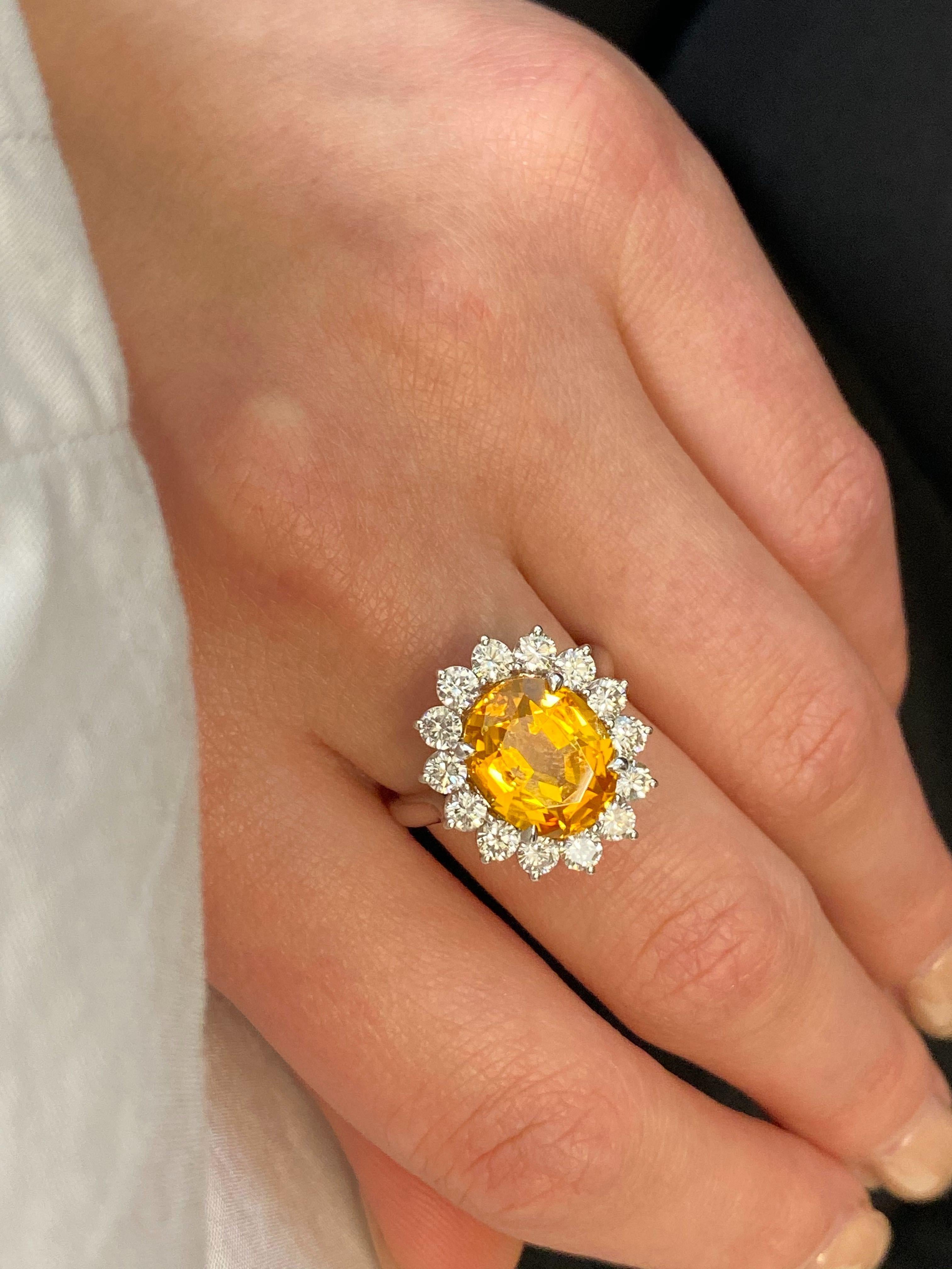 Rachel Koen 18K White Gold Yellow Oval Sapphire and Diamonds Ring 5.46ct In New Condition For Sale In New York, NY