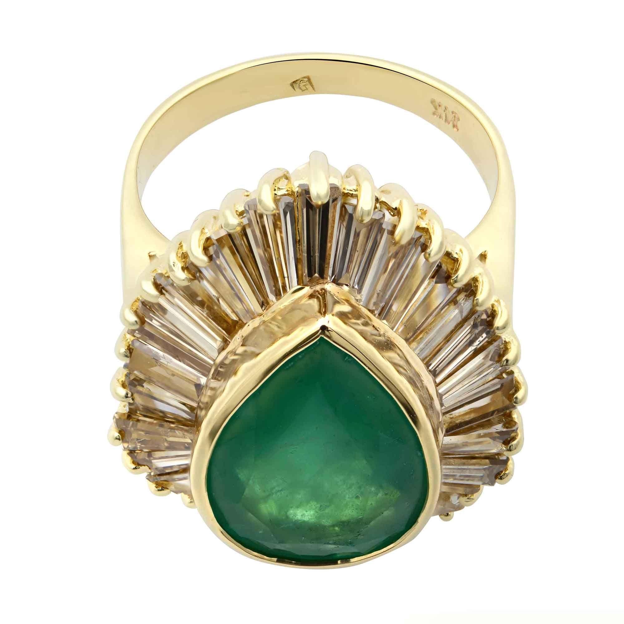 Modern Rachel Koen 18K Yellow Gold Pear Shape Green Emerald Diamond Ring For Sale
