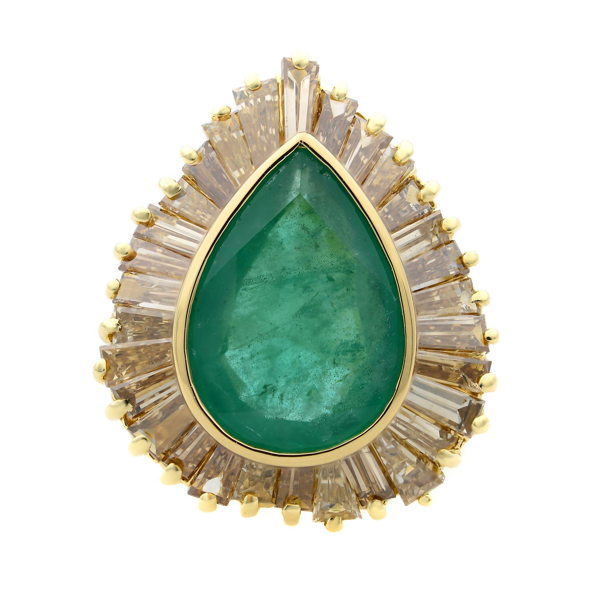 Rachel Koen 18K Yellow Gold Pear Shape Green Emerald Diamond Ring For Sale