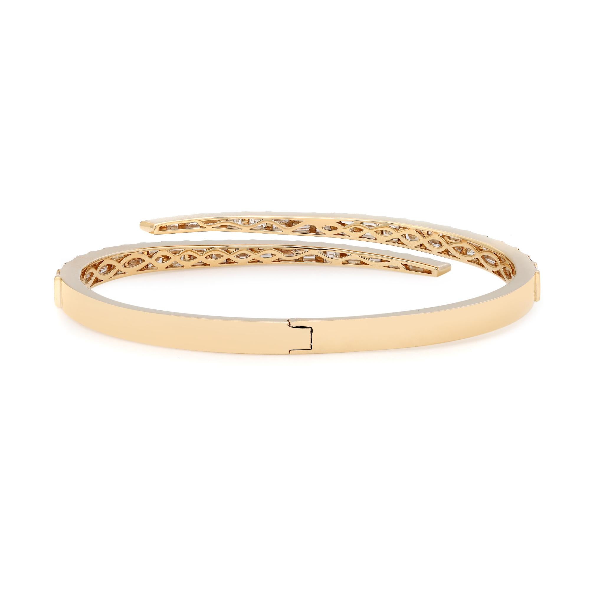 Modern Rachel Koen 4.27Ctw Tapered Baguette Cut Diamond Bangle Bracelet 18K Yellow Gold For Sale