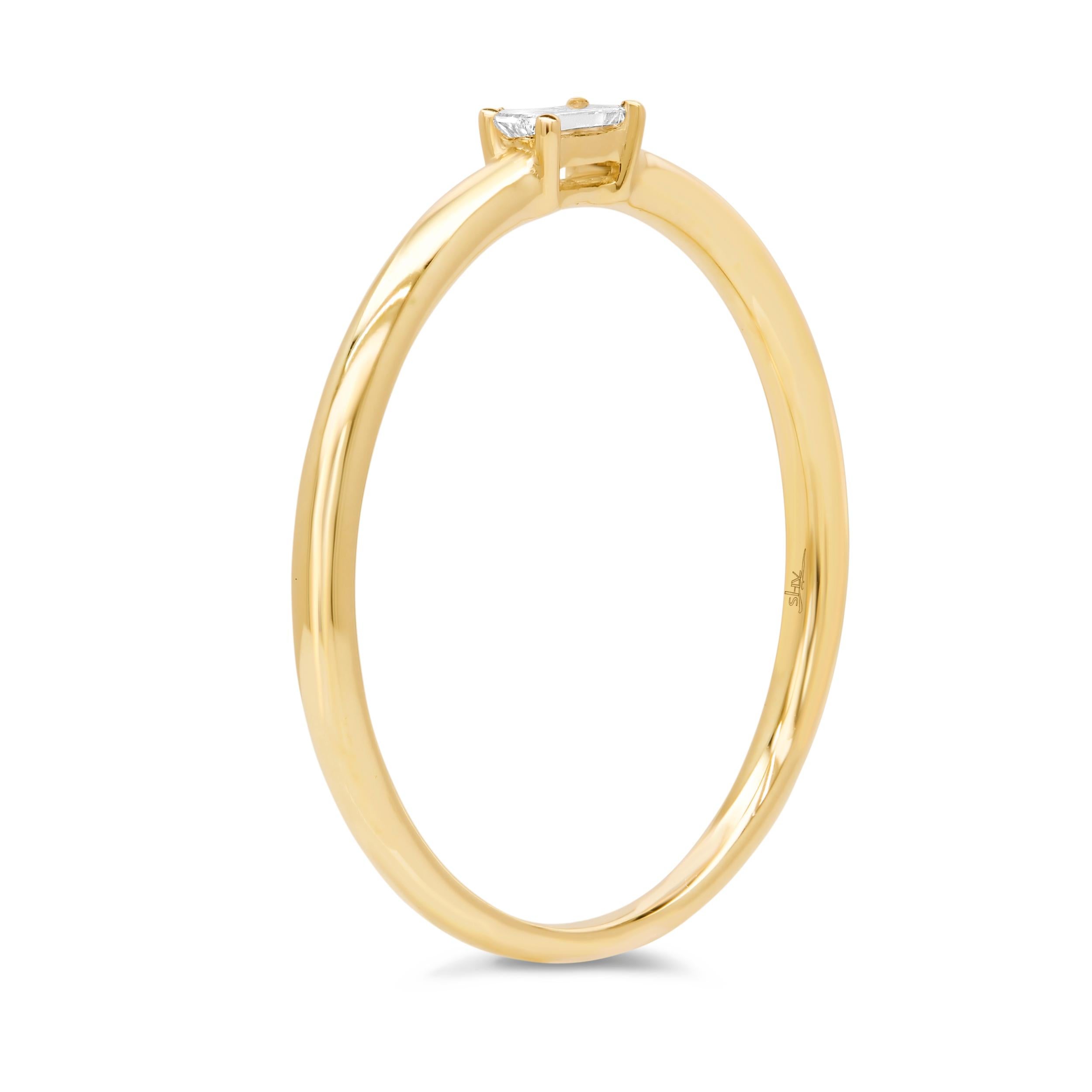 Moderne Rachel Koen - Taille baguette  Bague en or jaune 14 carats avec diamants 0,07 carat poids total en vente