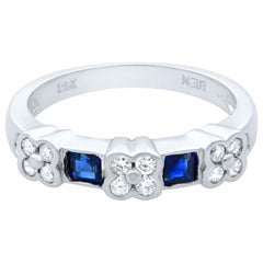 Rachel Koen: 14 Karat Weißgold Ring mit Diamanten und blauen Saphiren
