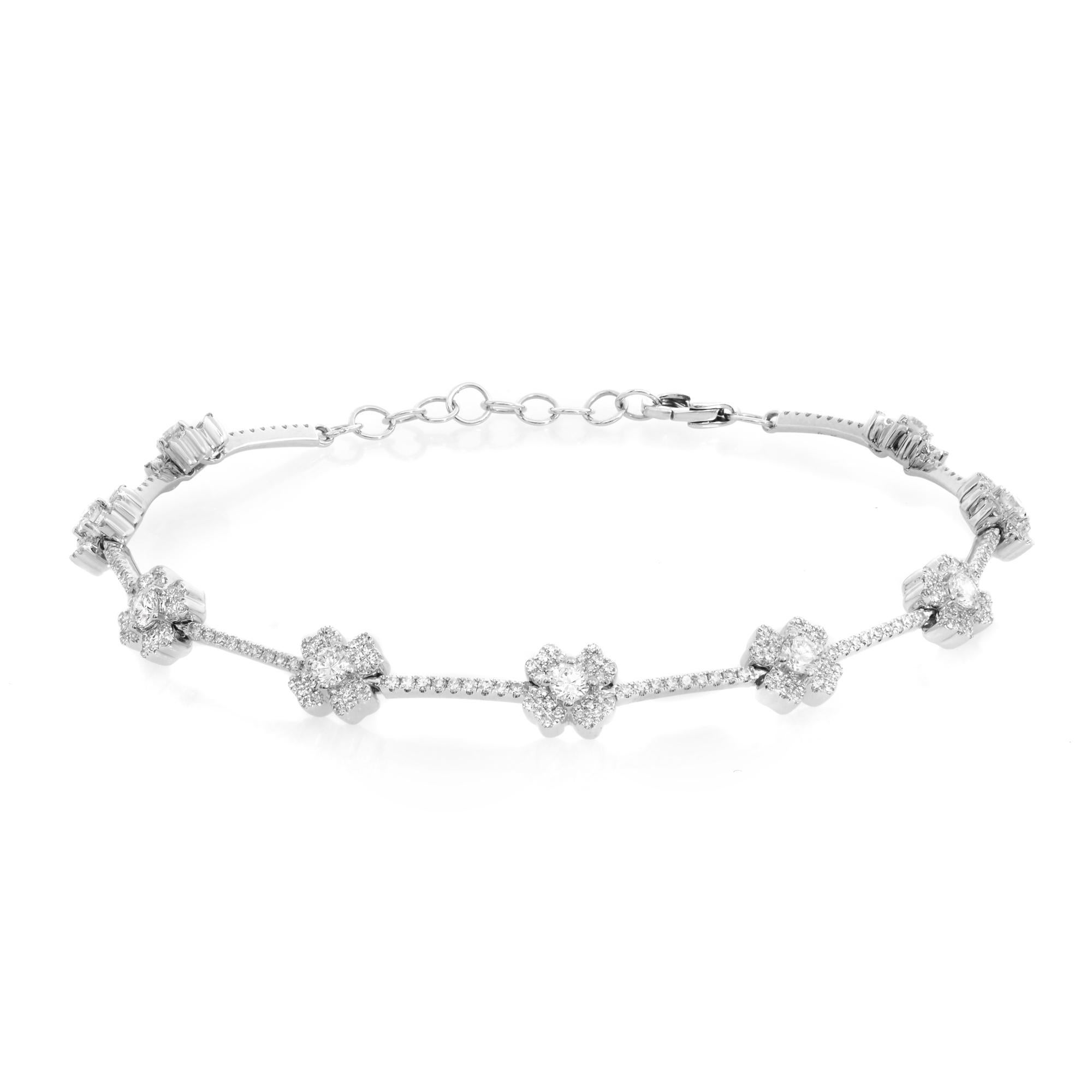 Dieses diamantene Kleeblattarmband ist ein klassischer Look mit leichter Eleganz und strahlt Raffinesse aus. Gefertigt aus 14 Karat Weißgold. Mit weißen Naturdiamanten im Rundschliff mit einem Gewicht von 1,29cttw. Farbe des Diamanten G-H und