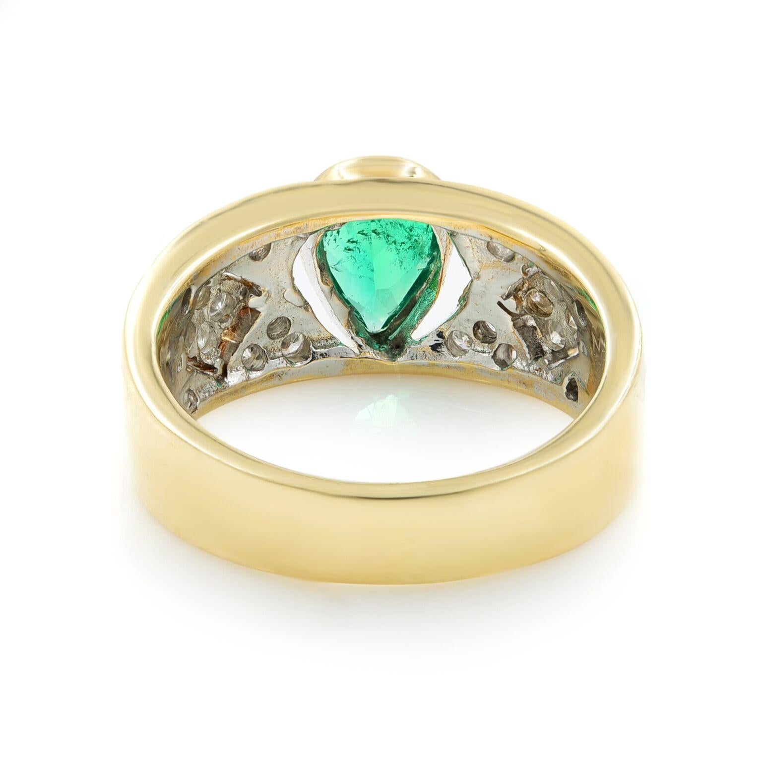 Taille poire Rachel Koen, bague jonc en or jaune 14 carats, émeraude 1,30 carattw et diamant 1,80 carattw en vente