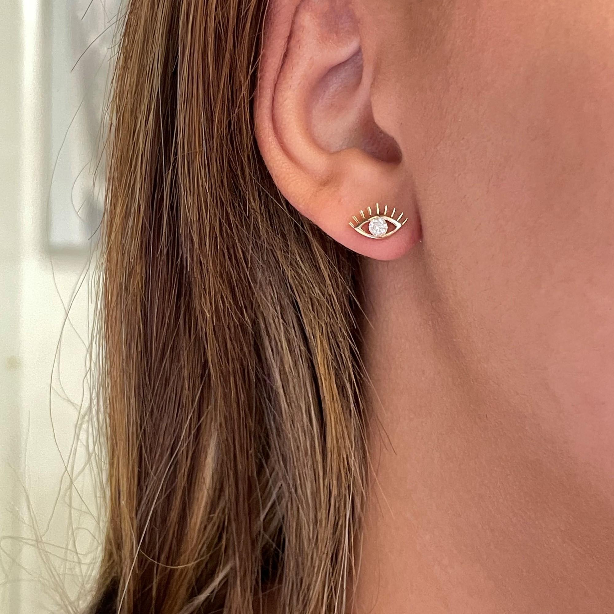 Rachel Koen Pendientes de diamantes con pestañas Evil Eye Oro amarillo de 14K 0,19Cttw en Nuevo estado para la venta en New York, NY