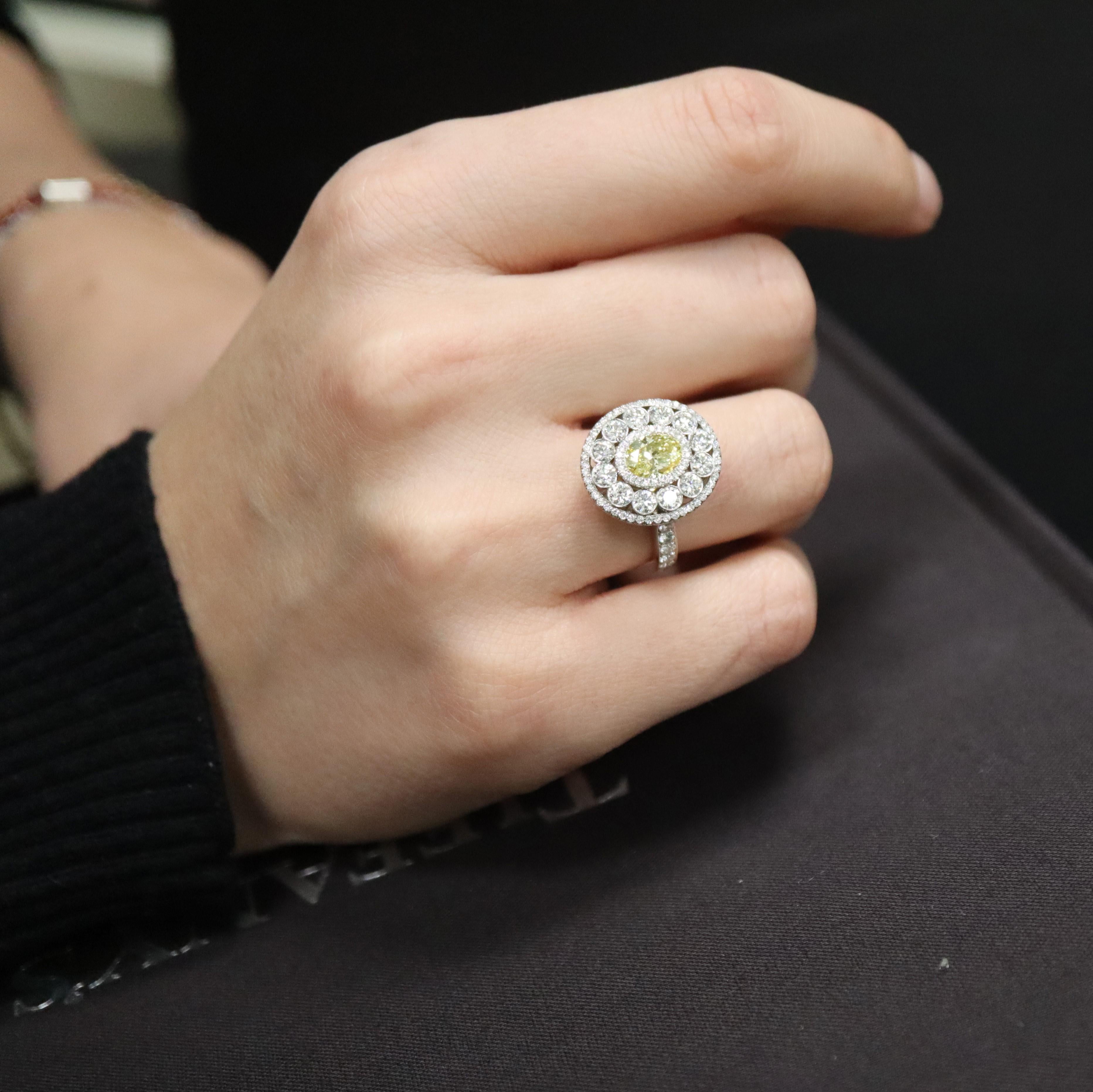 Rachel Koen Verlobungsring aus Platin mit gelbem 1,02 Karat ovalen Diamanten 2