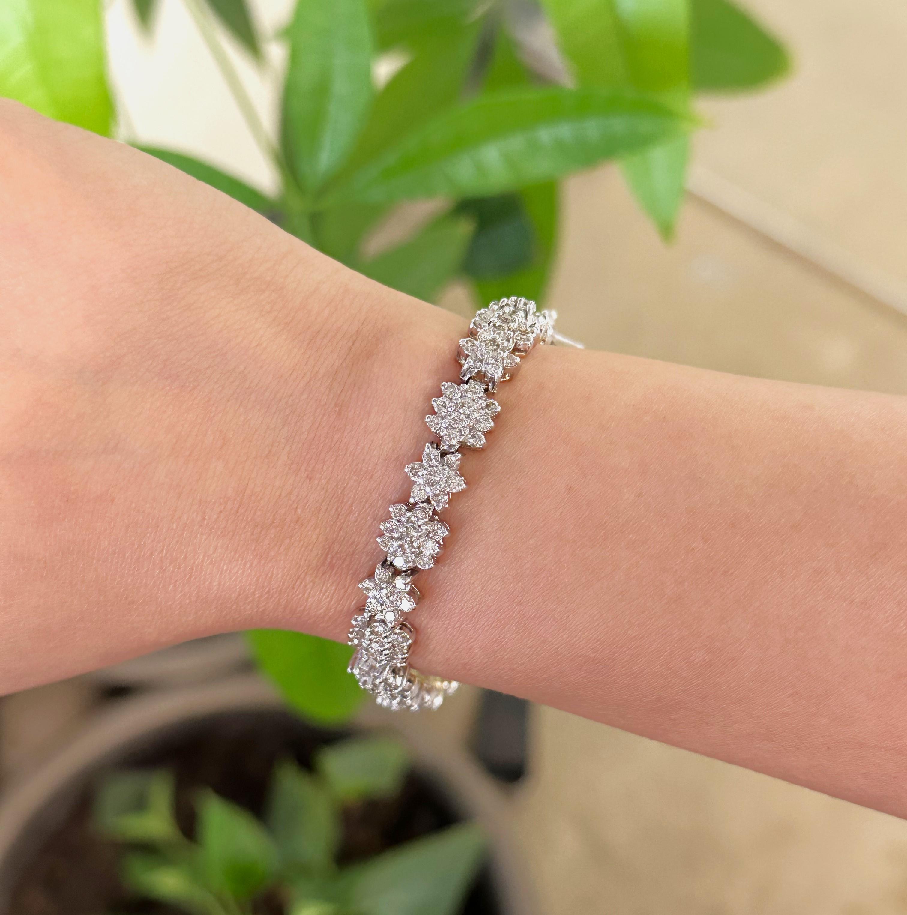 Rachel Koen Floral Diamant-Tennisarmband 14K Gelbgold Rhodiumbeschichtet 6 Gesamtkaratgewicht im Zustand „Neu“ im Angebot in New York, NY