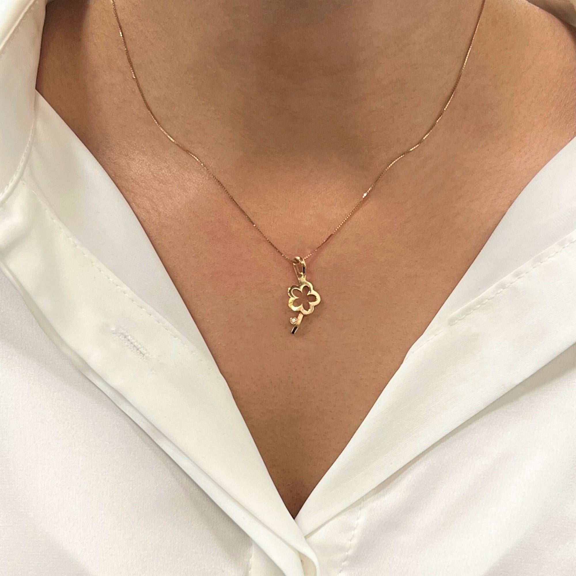 Rachel Koen Gemoro Flower Diamond Ladies Mini Pendant Necklace 14K Yellow Gold In New Condition For Sale In New York, NY
