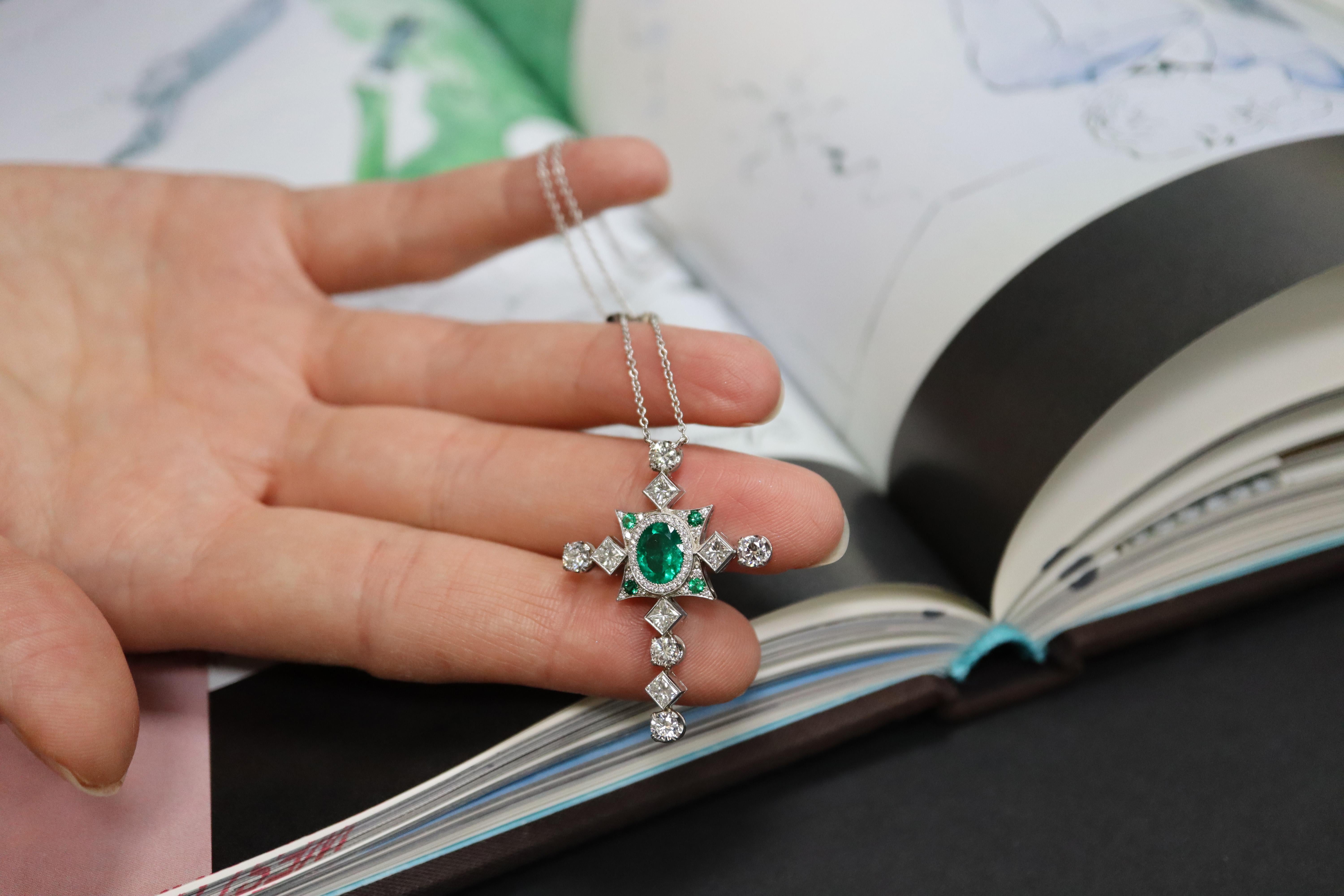Rachel Koen Green Colombian Emerald Diamond Cross Pendant Necklace Platinum In New Condition For Sale In New York, NY