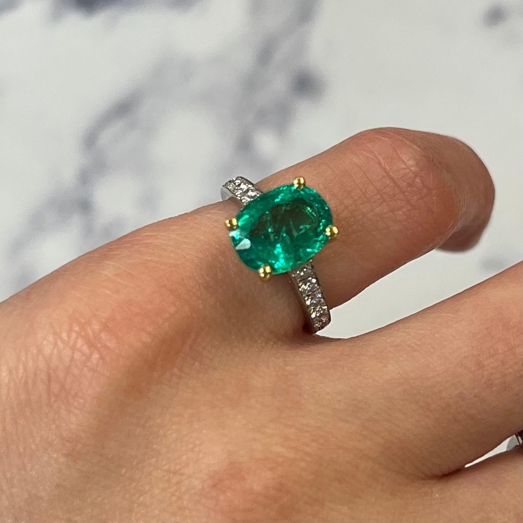 Rachel Koen Grüner Smaragd und Diamant Verlobungsring 18k Gold Größe 4,5 im Zustand „Gut“ im Angebot in New York, NY