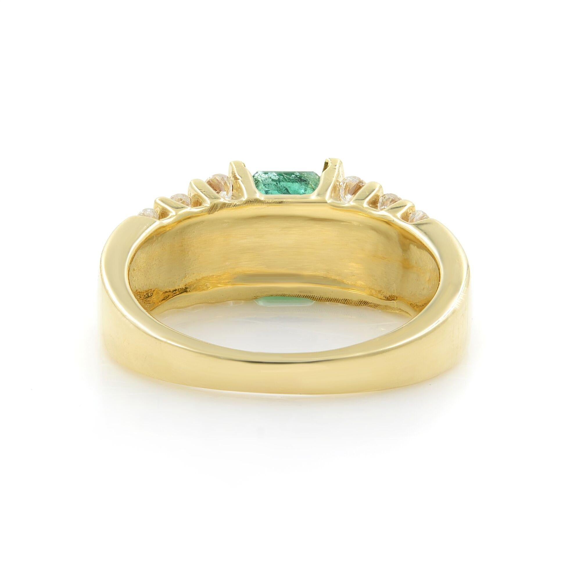 Modern Rachel Koen Green Emerald and Diamond Ring 18K Yellow Gold 1.00cttw For Sale