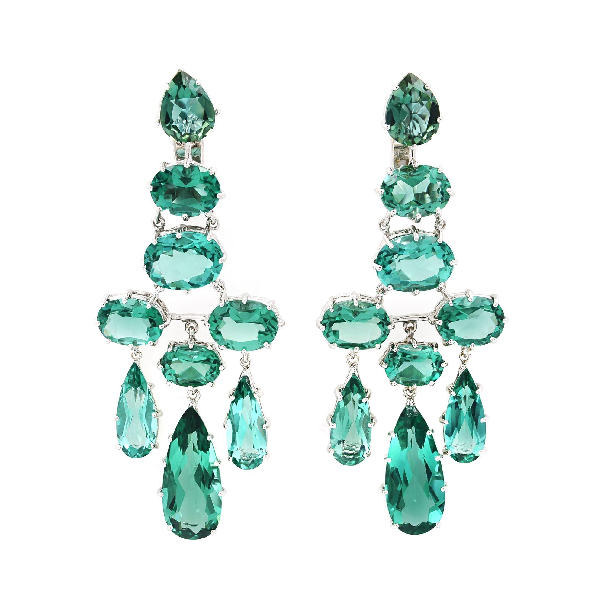 Taille ovale Rachel Koen Boucles d'oreilles pendantes chandelier en or blanc 14 carats et quartz vert 24,82 carats en vente
