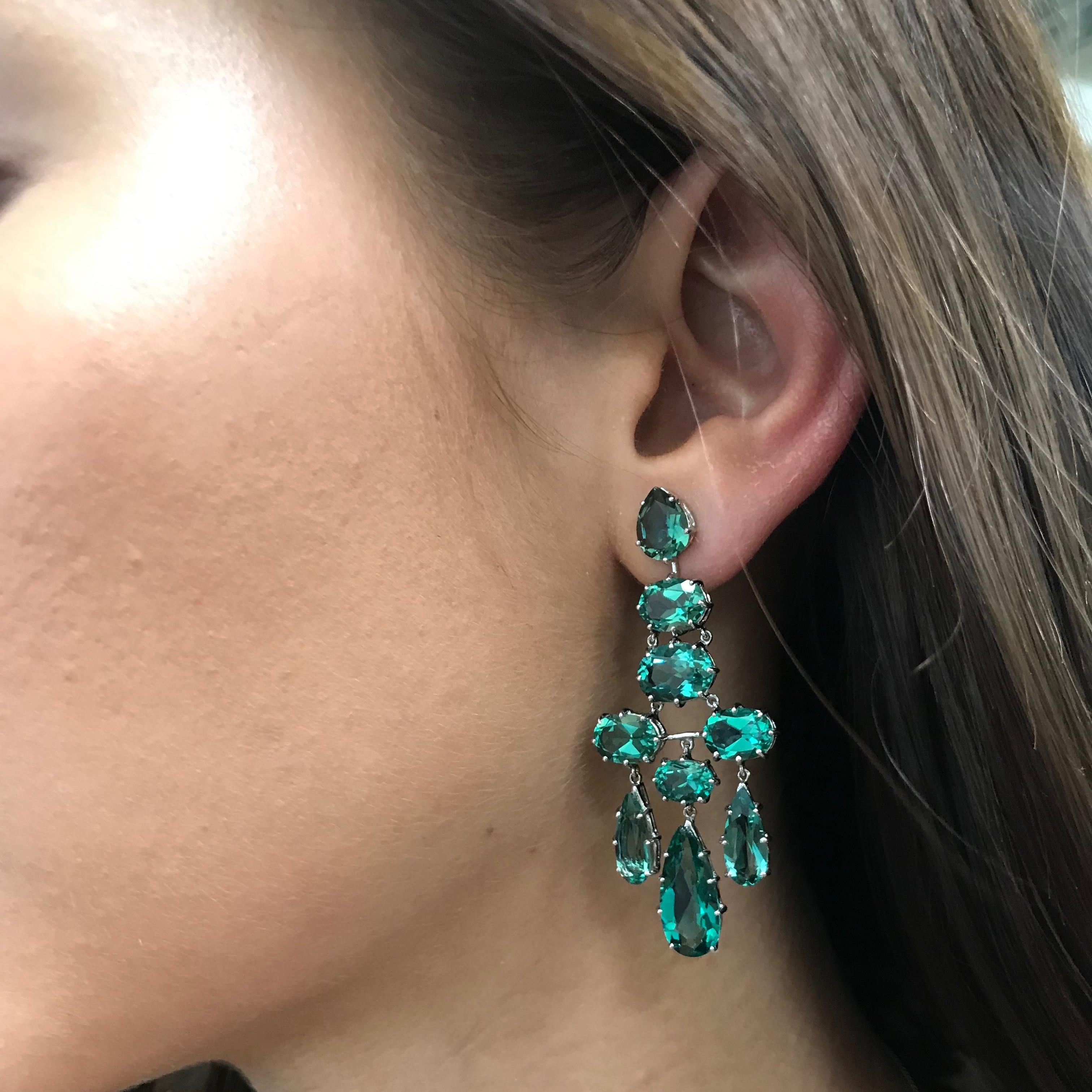 Rachel Koen Boucles d'oreilles pendantes chandelier en or blanc 14 carats et quartz vert 24,82 carats en vente 2