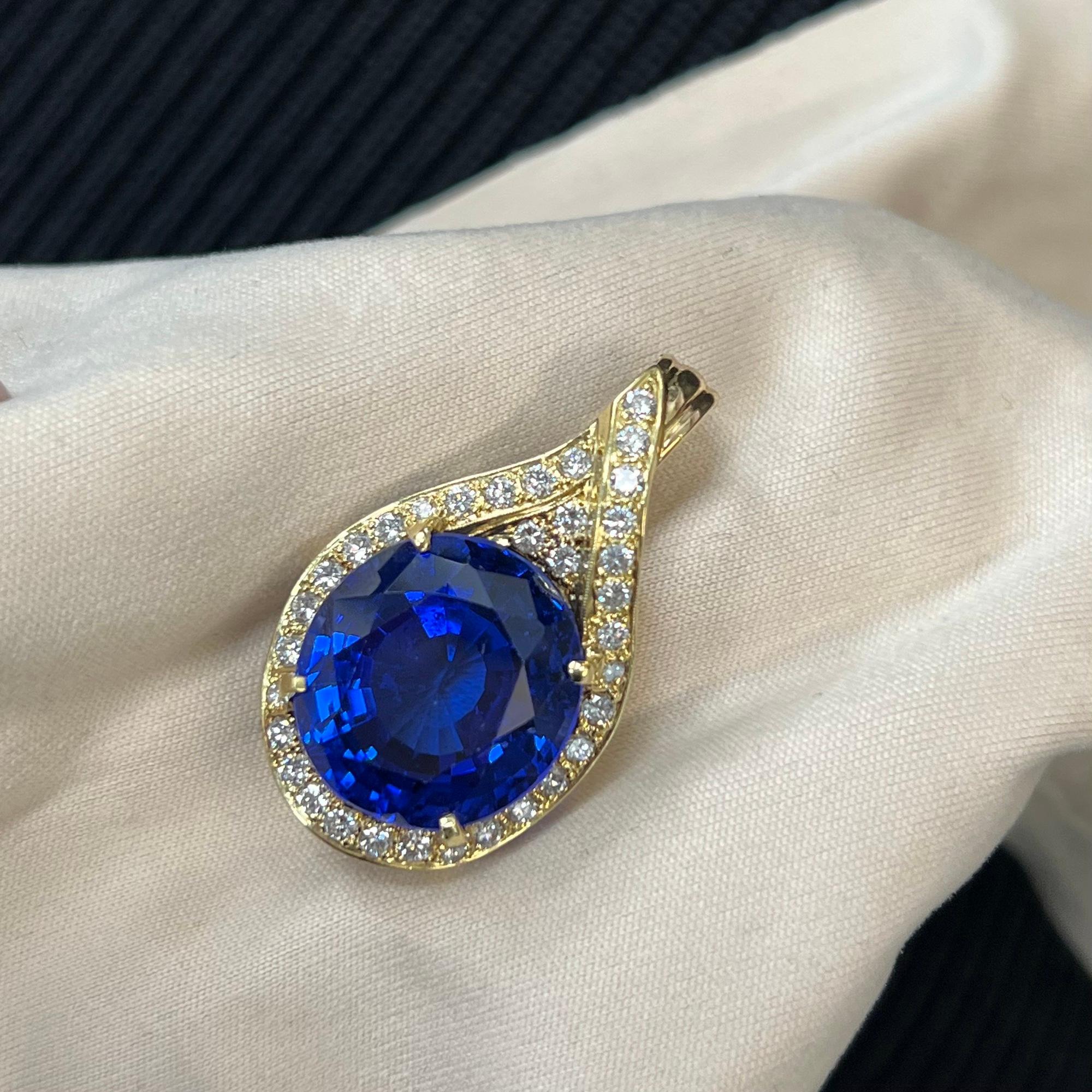 Pendentif Rachel Koen en or jaune 14 carats avec tanzanite ovale de 27,66 carats et diamants de 1,75 carat Pour femmes en vente
