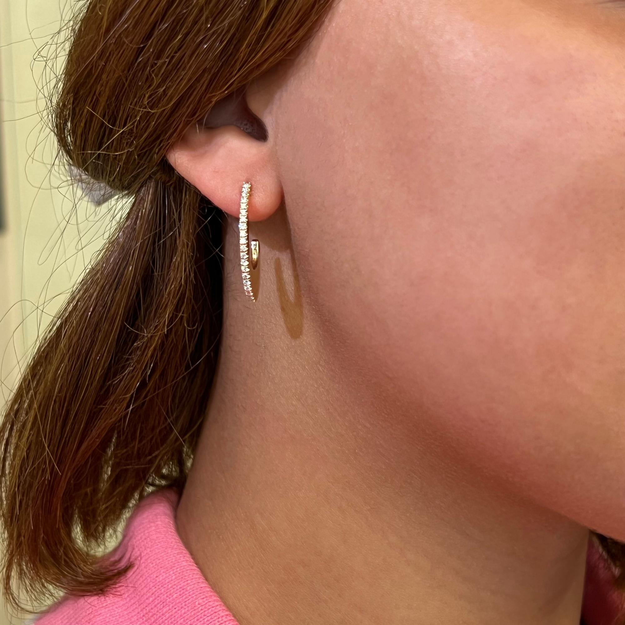 Rachel Koen Créoles ovales en or jaune 14 carats avec pavé de diamants 0,34 carat poids total Pour femmes en vente