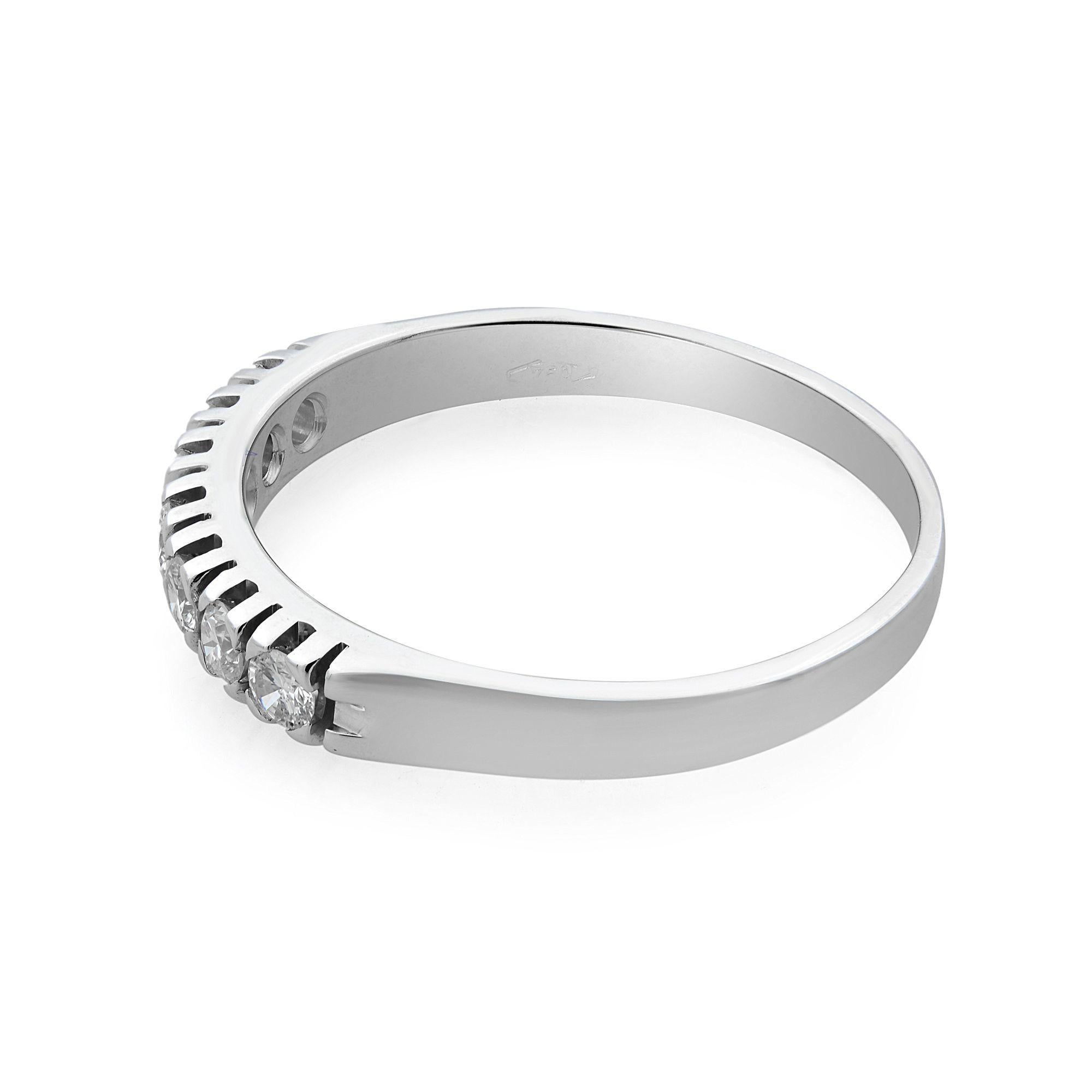 Rachel Koen: 14 Karat Weißgold Ehering mit Pavé-Diamant 0,21 Gesamtkaratgewicht (Rundschliff) im Angebot