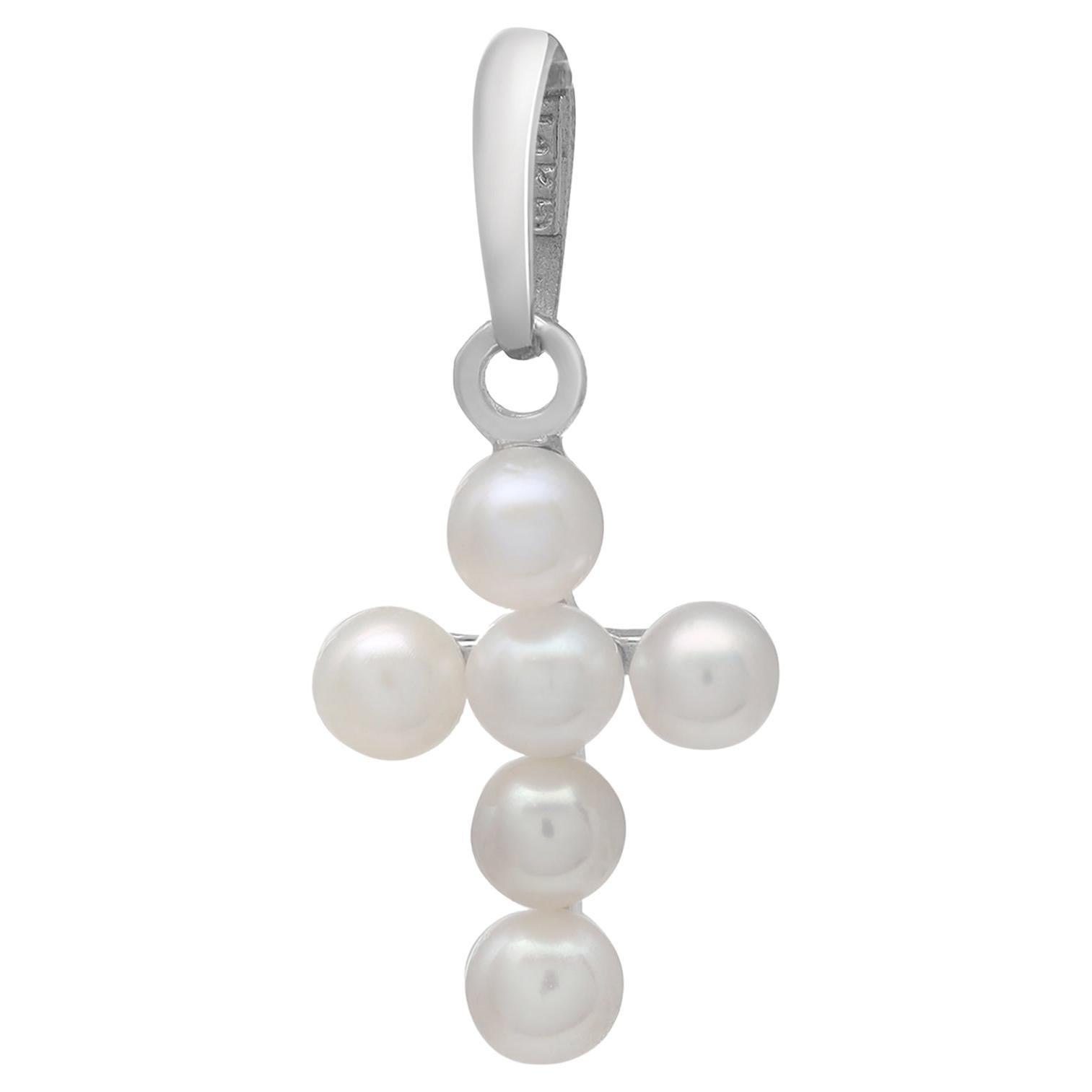 Rachel Koen Pendentif croix en or blanc 14 carats avec petite perle d'eau douce en vente