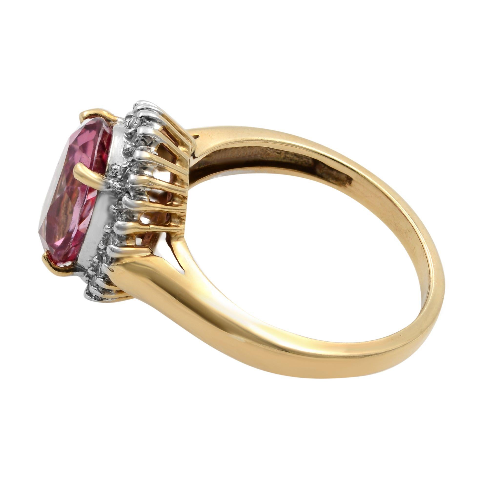 Moderne Rachel Koen Bague de fiançailles ovale en or jaune avec tourmaline rose et halo de diamants en vente