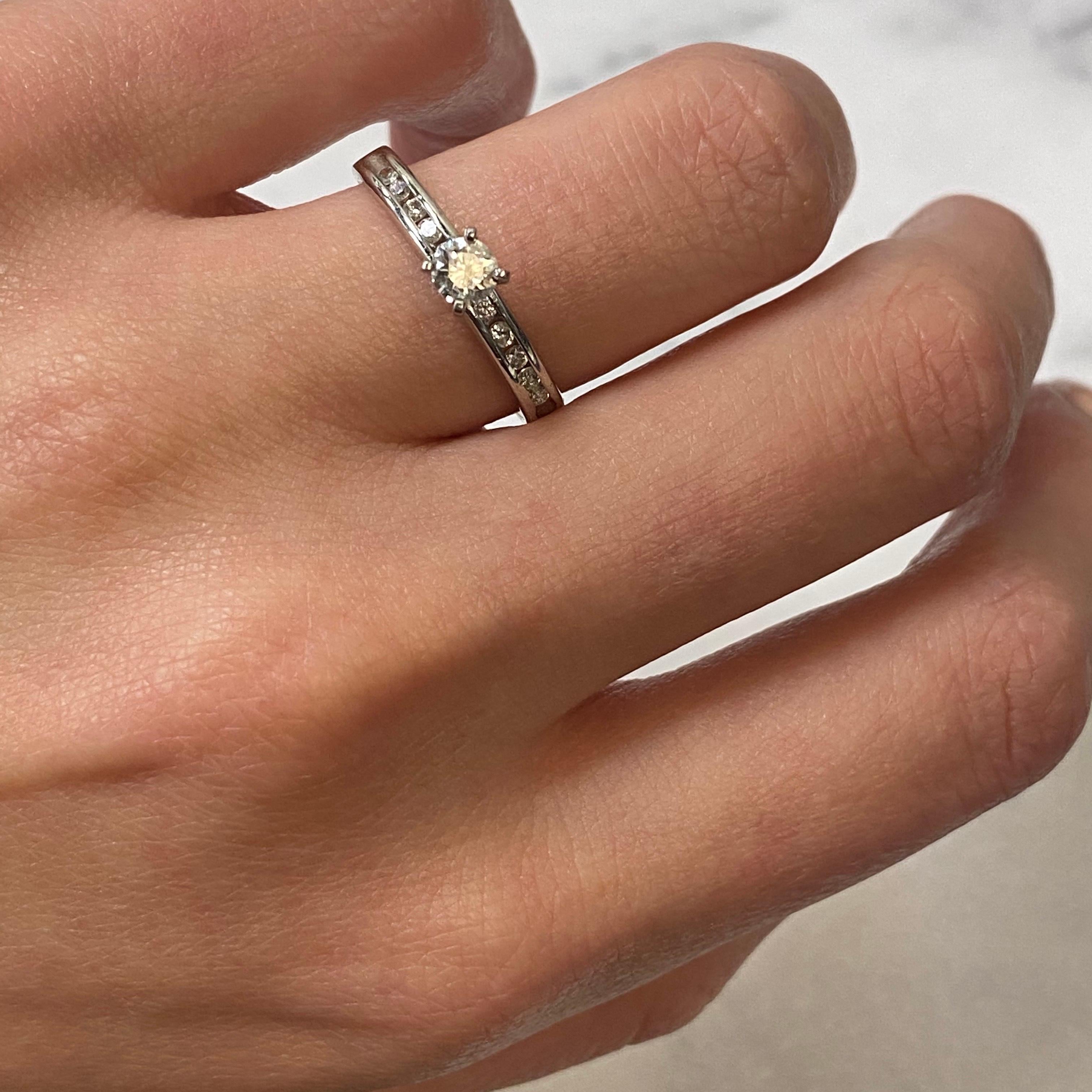 Women's Rachel Koen Platinum Round Cut Diamond Engagement Ring 0.20 Carat For Sale