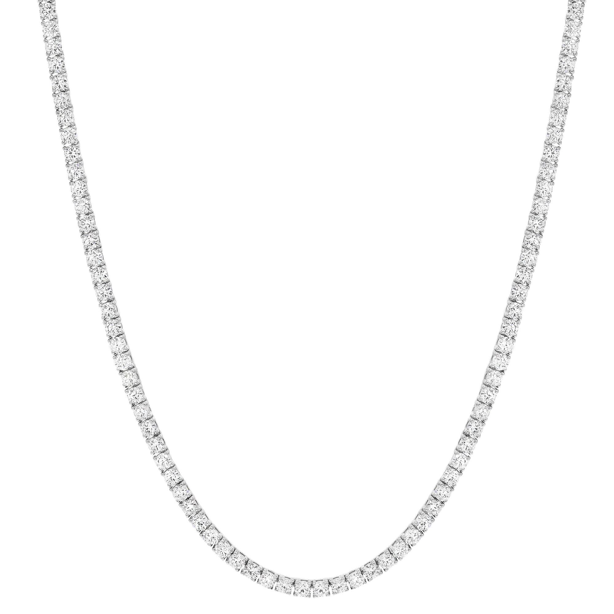 Eine klassische einreihige Diamant-Tennis-Halskette ist ein ikonisches Essential, das immer in Mode bleibt. Dieses elegante und verführerische Collier ist mit 153 weißen, runden Diamanten im Brillantschliff mit einem Gesamtgewicht von 13,63 Karat