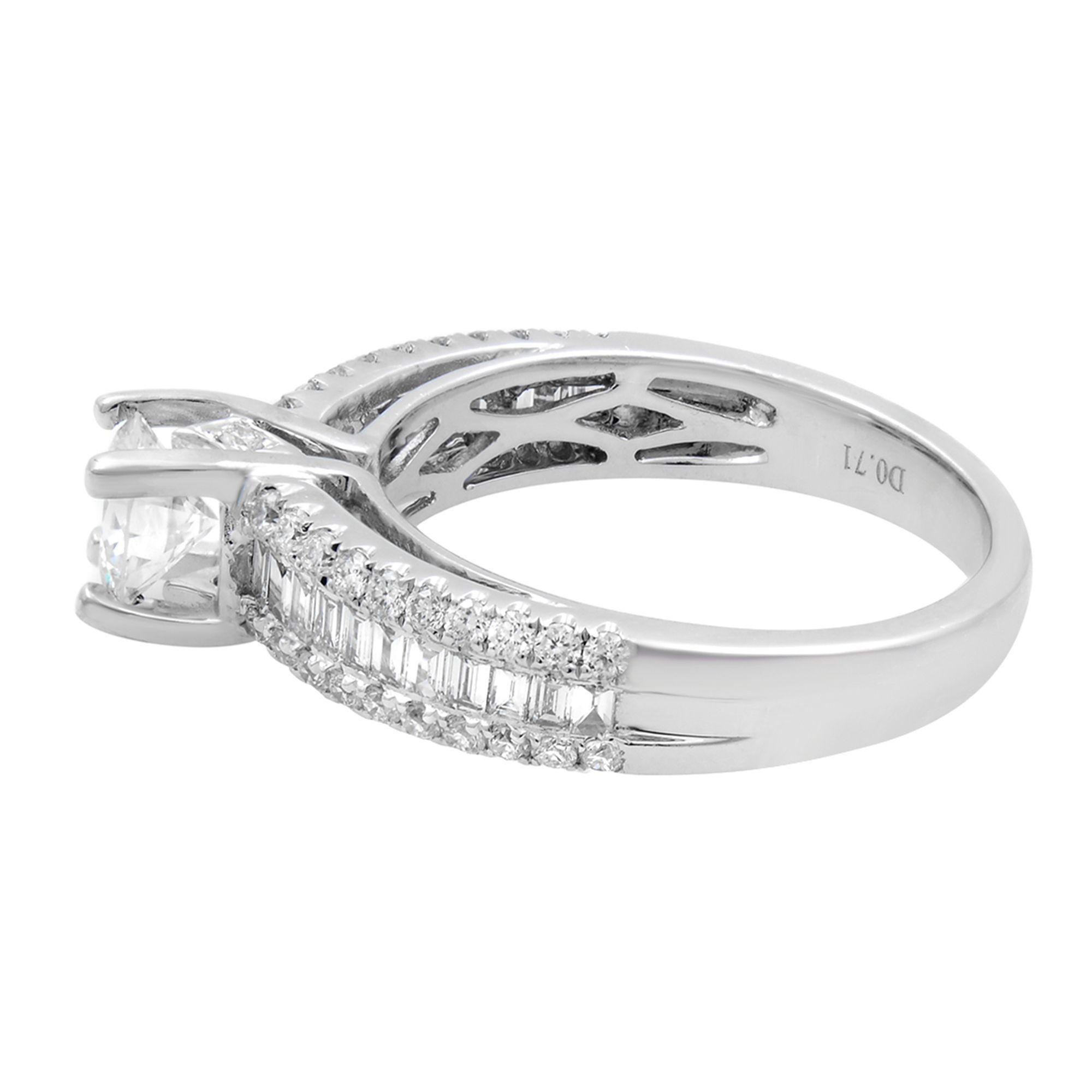 Moderno Anello di fidanzamento Rachel Koen con taglio rotondo in oro bianco 18K 0,71cts in vendita