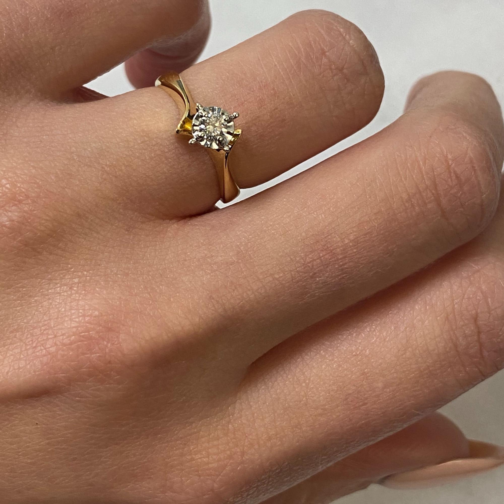 Rachel Koen: 14 Karat Gelbgold Verlobungsring mit rundem Diamanten im Rundschliff 0,15 Karat im Angebot 2