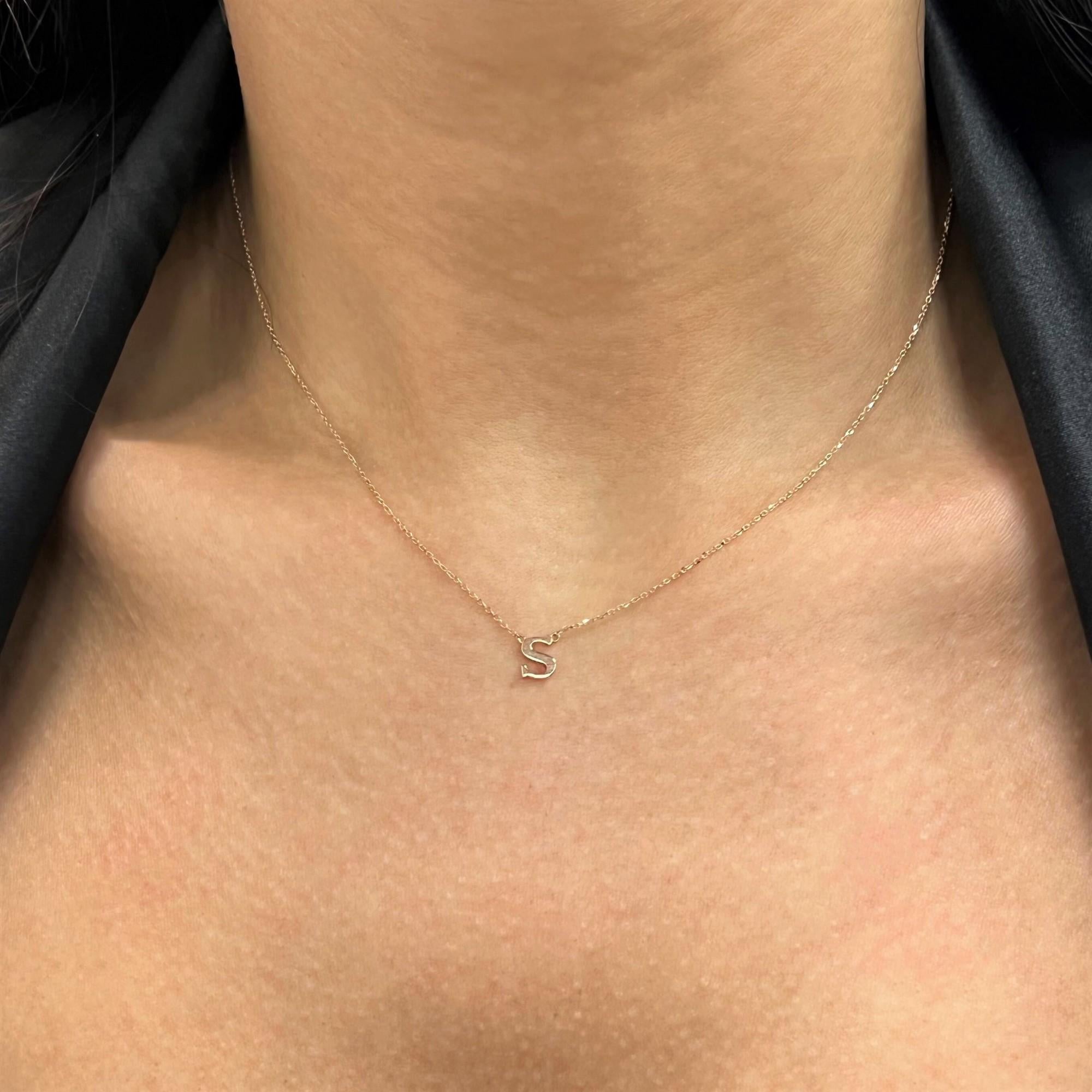 Modern Rachel Koen 'S' Letter Pendant Chain Necklace 14k Yellow Gold For Sale