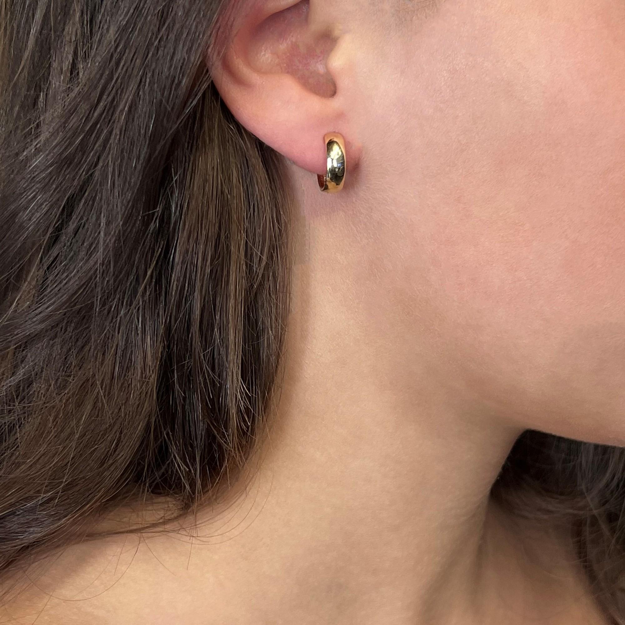 Rachel Koen Small Wide Hinged Huggie Hoop Earrings 14K Yellow Gold 14mm For Sale 4