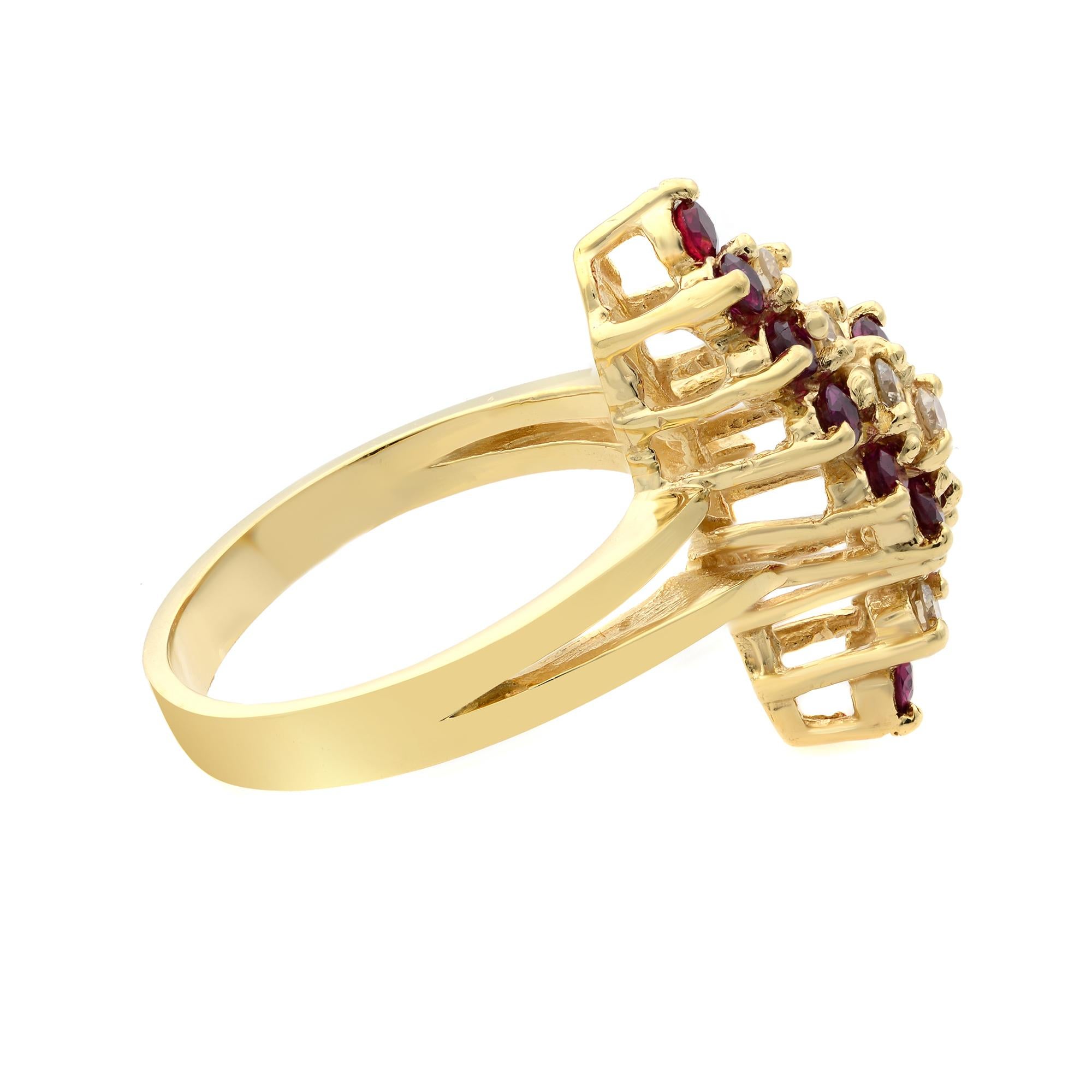 Taille ronde Rachel Koen Bague cocktail vintage en or jaune 14 carats avec diamants et rubis en vente