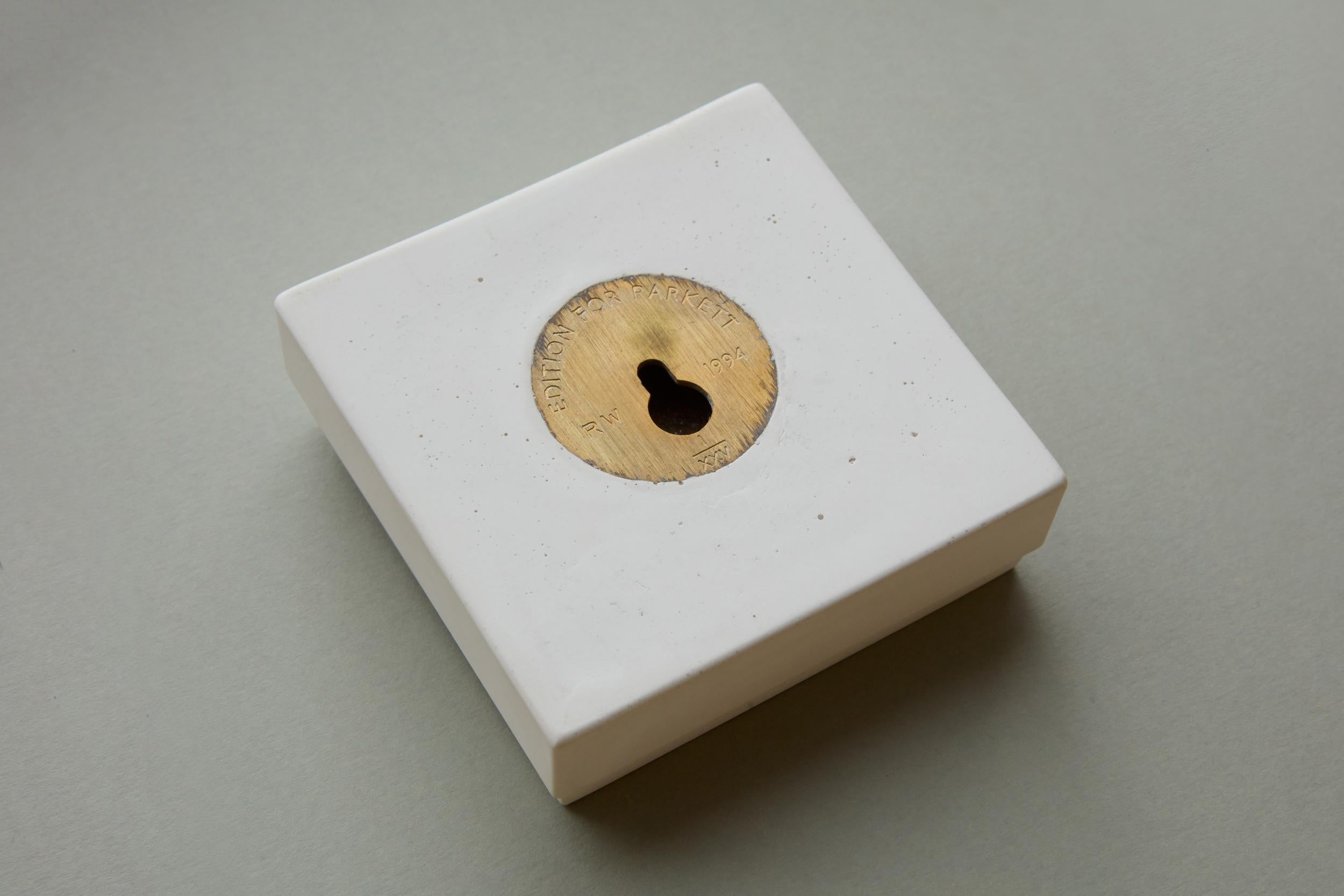 Switch [for Parkett 42] -- Plâtre, Multiple, Everyday Objects par Whiteread - Sculpture de Rachel Whiteread