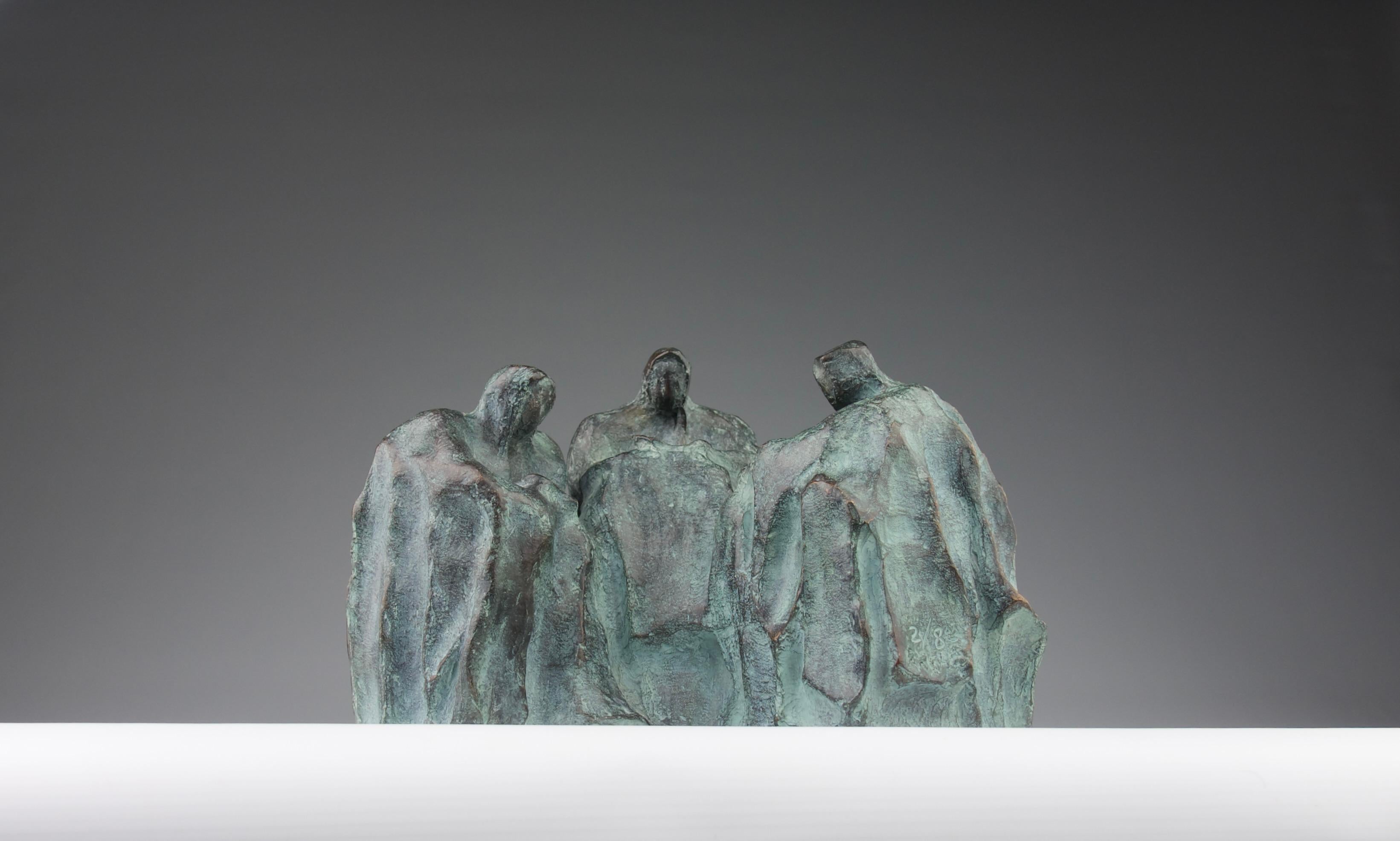 Sublime sculptural piece by the artist Rachel in beautiful patinated bronze by the Chapon Foundry. Representation of three cloaked readers. Signed by the artist and the foundry. Numbered 2/8.

Dimensions in cm ( H x L x l ) : 16.5 x 22 x