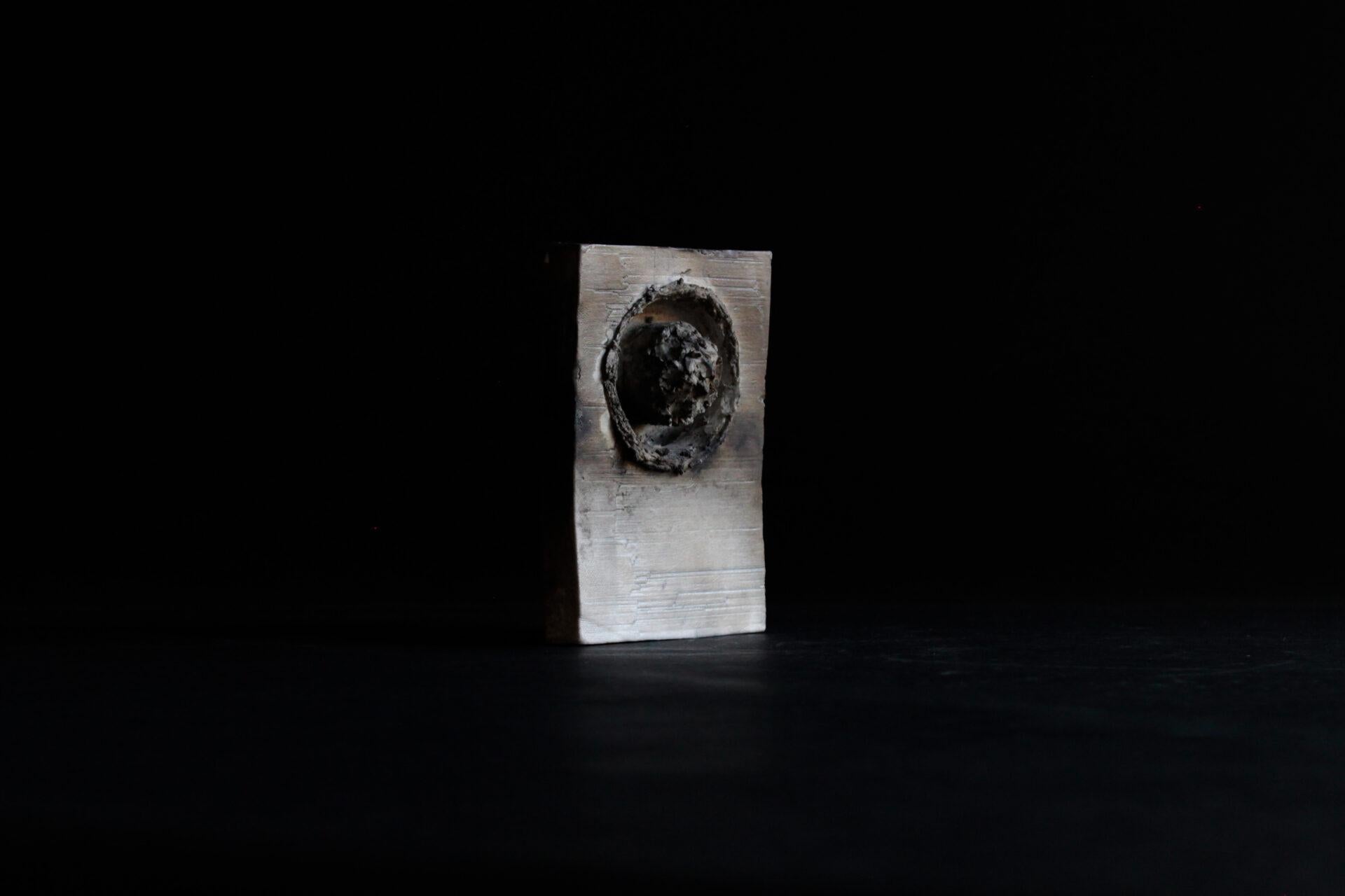 Fertilitas ~ Eizellen-Kumulus-Komplex Saggar (Grau), Abstract Sculpture, von Rachelle Austen