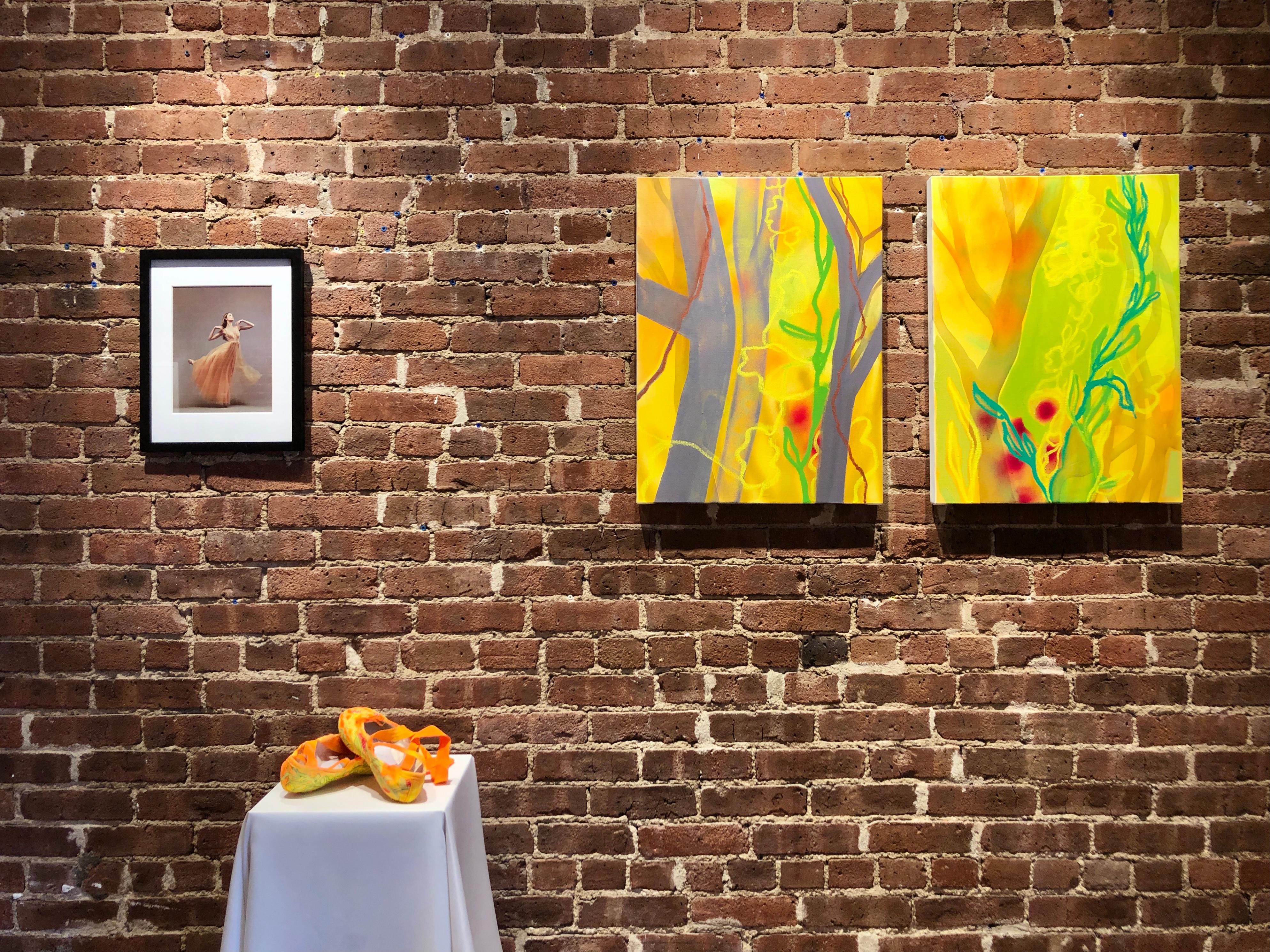 Swamp Boogie, paesaggio astratto arancione e verde brillante, scena surreale - Painting di Rachelle Krieger