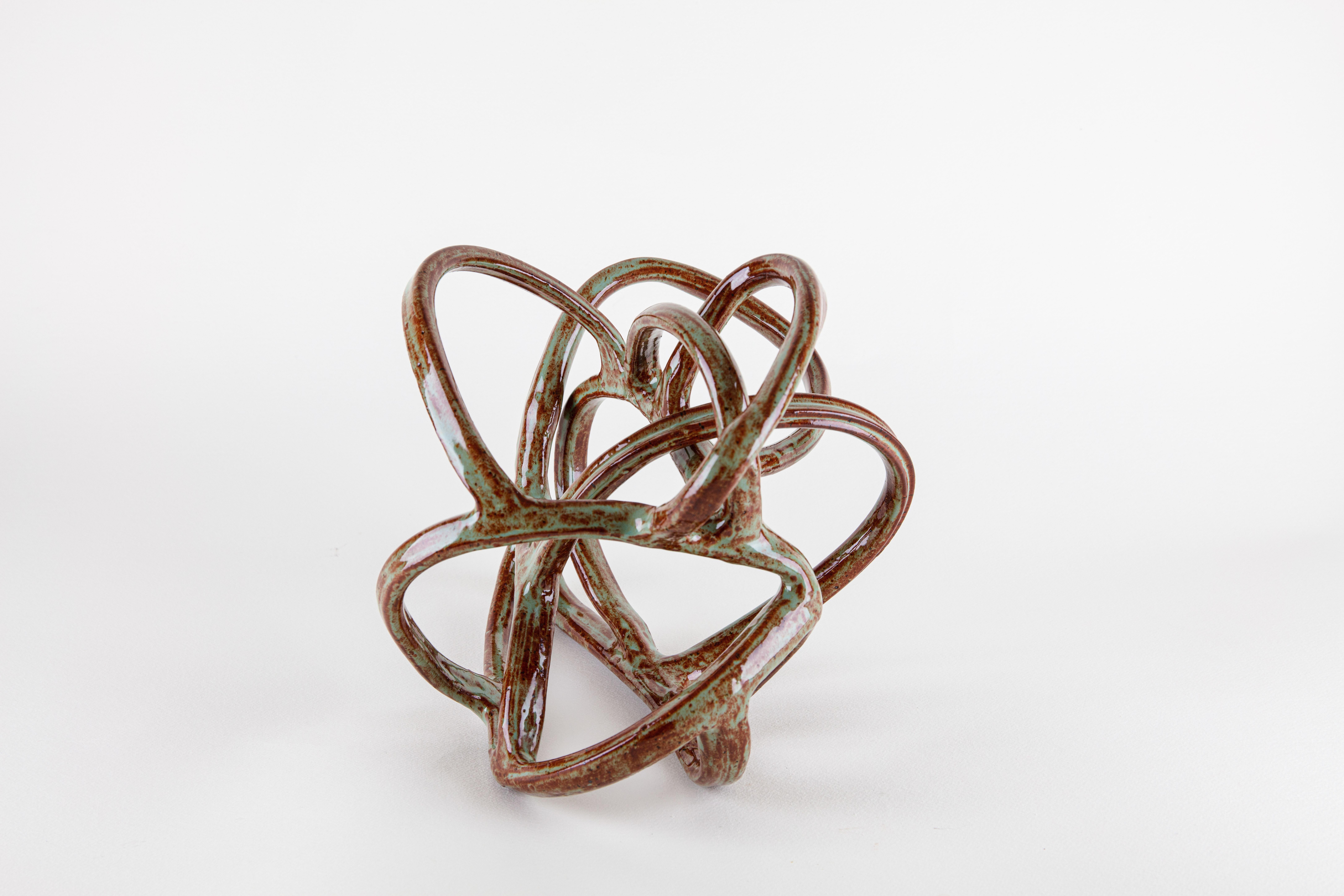 Zarzas 4, Escultura abstracta de cerámica, marrón - Still-Life Sculpture Gris de Rachelle Krieger