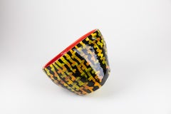 Husk 1, scultura astratta in ceramica, rosso e giallo