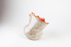 Husk 3, sculpture abstraite en céramique, fleur blanche et rose